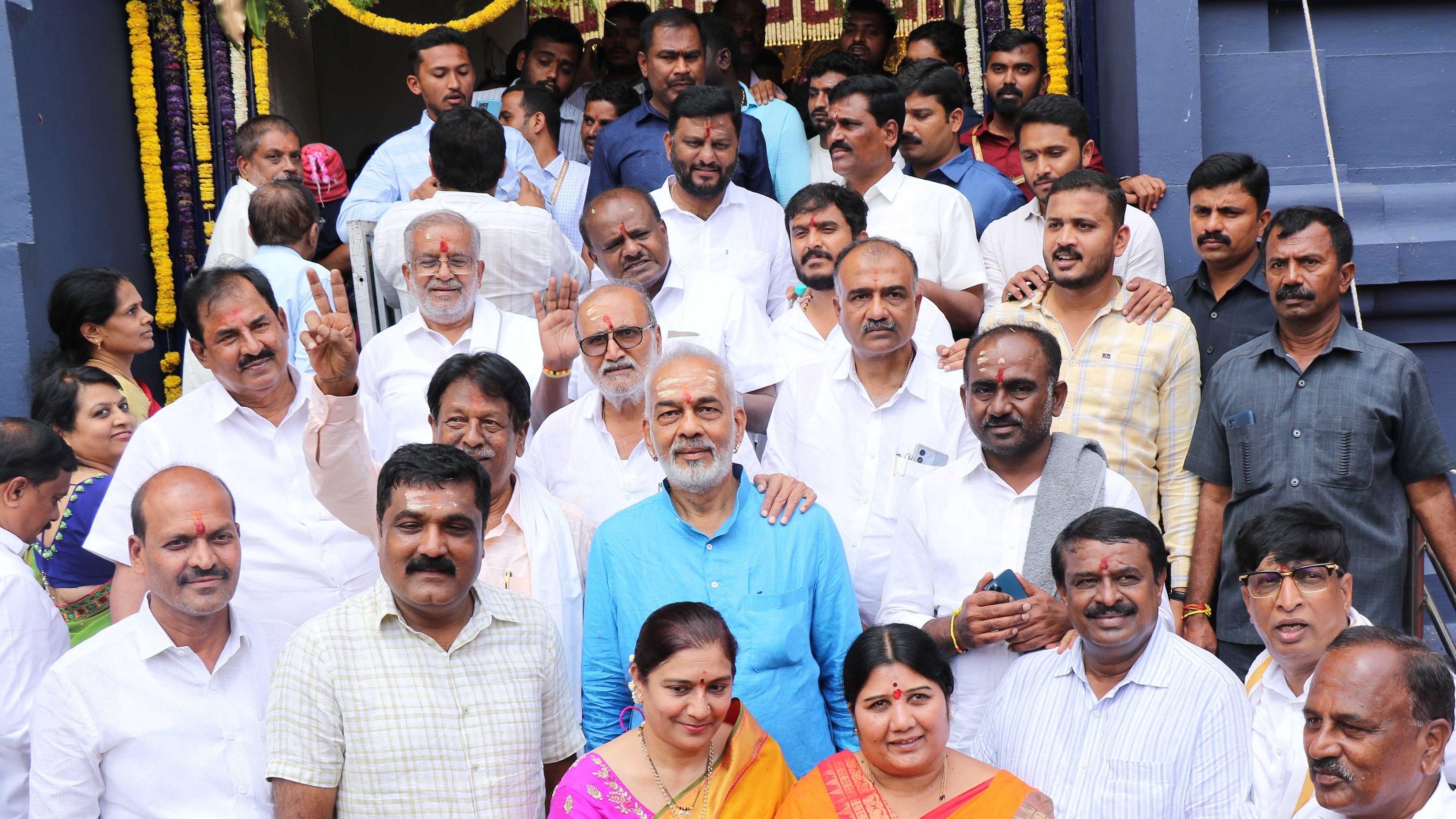 <div class="paragraphs"><p>JD(S) MLAs, led by former chief minister H D Kumaraswamy, at Hasanamba temple in Hassan on Wednesday. </p></div>