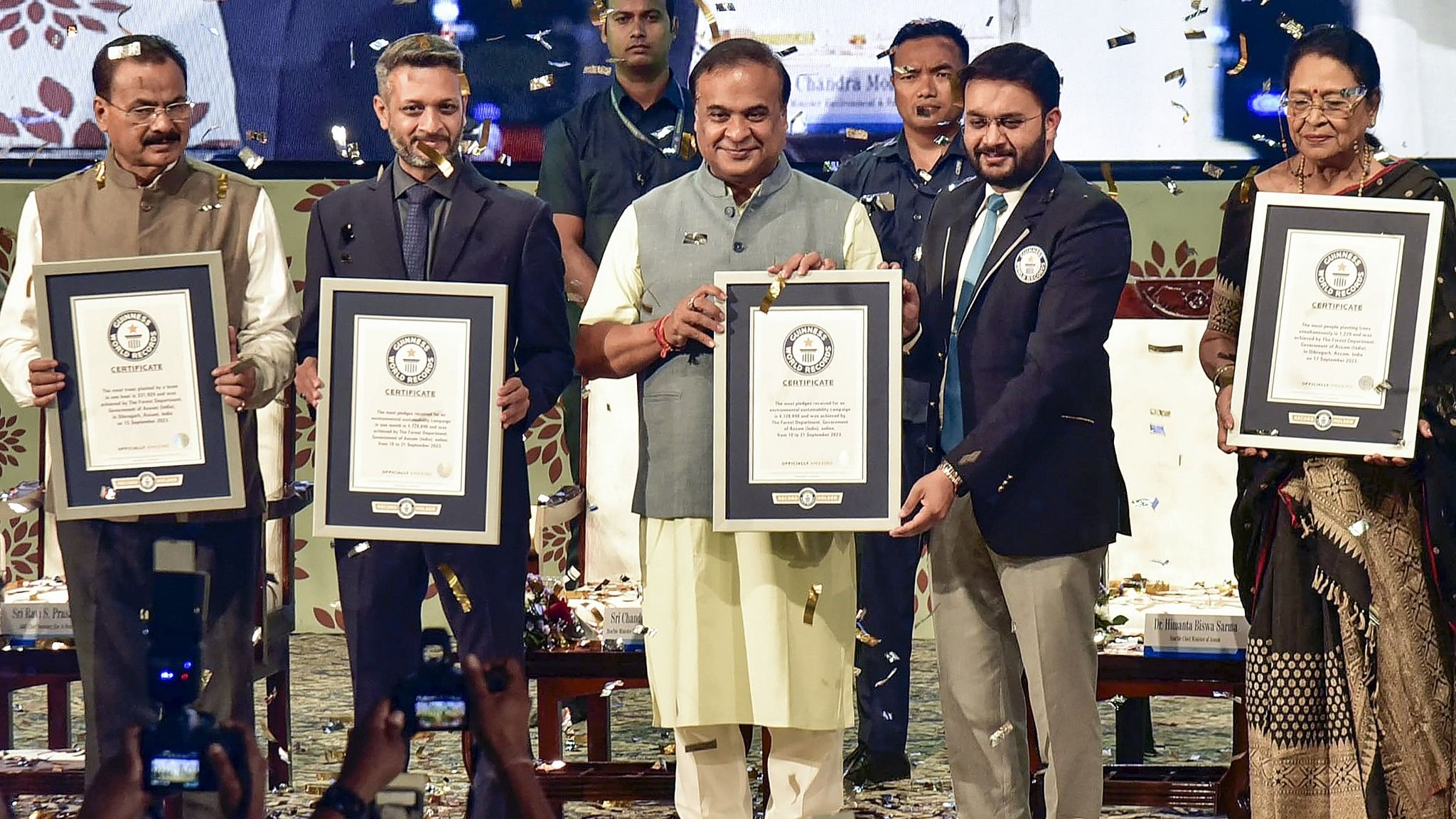 <div class="paragraphs"><p>Guwahati: Assam Chief Minister Himanta Biswa Sarma receives the recognized certificate for holding 9 Guinness World Record for planting trees from Swapnil Dangarikar, Adjudictor, Guniness World Record, in Guwahati, Wednesday, Nov. 29, 2023. </p></div>