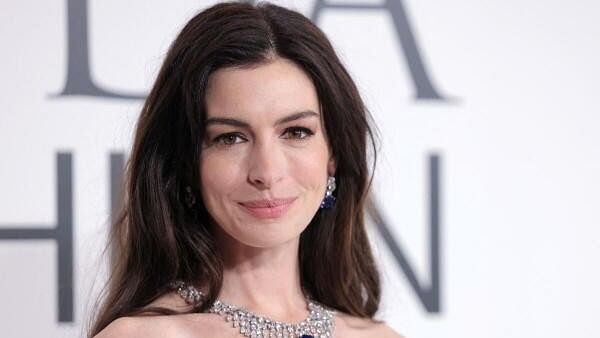 <div class="paragraphs"><p>Anne Hathaway.</p></div>