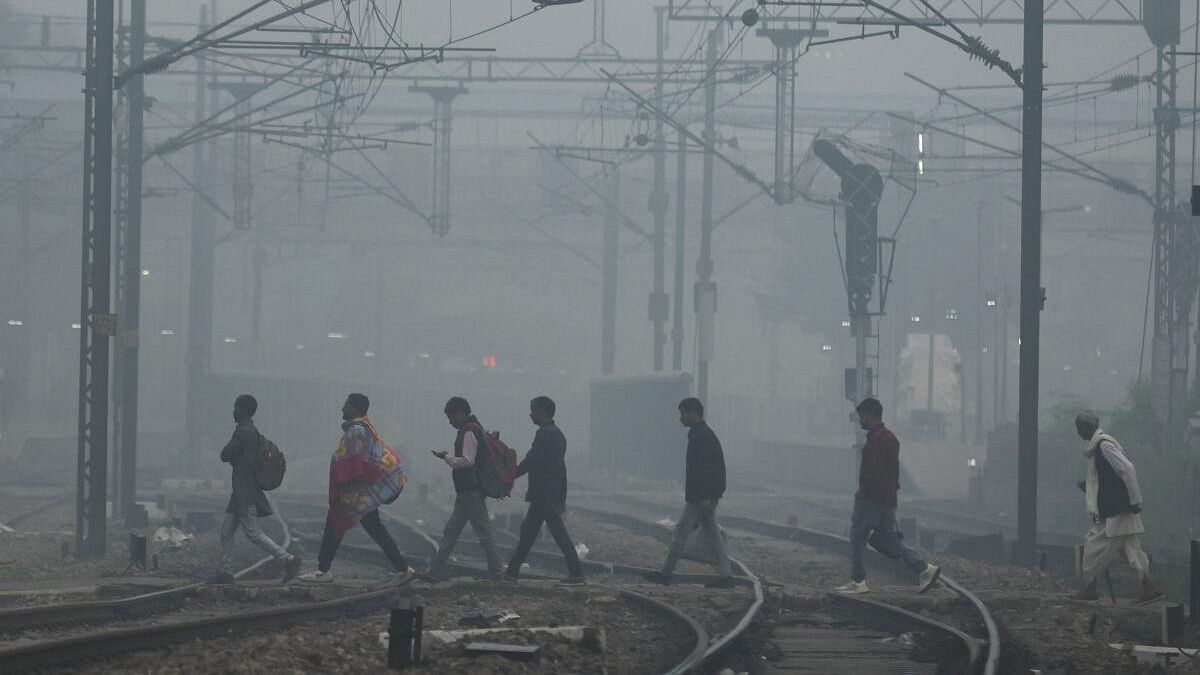 <div class="paragraphs"><p>People cross railway tracks on a smoggy morning in New Delhi.</p></div>