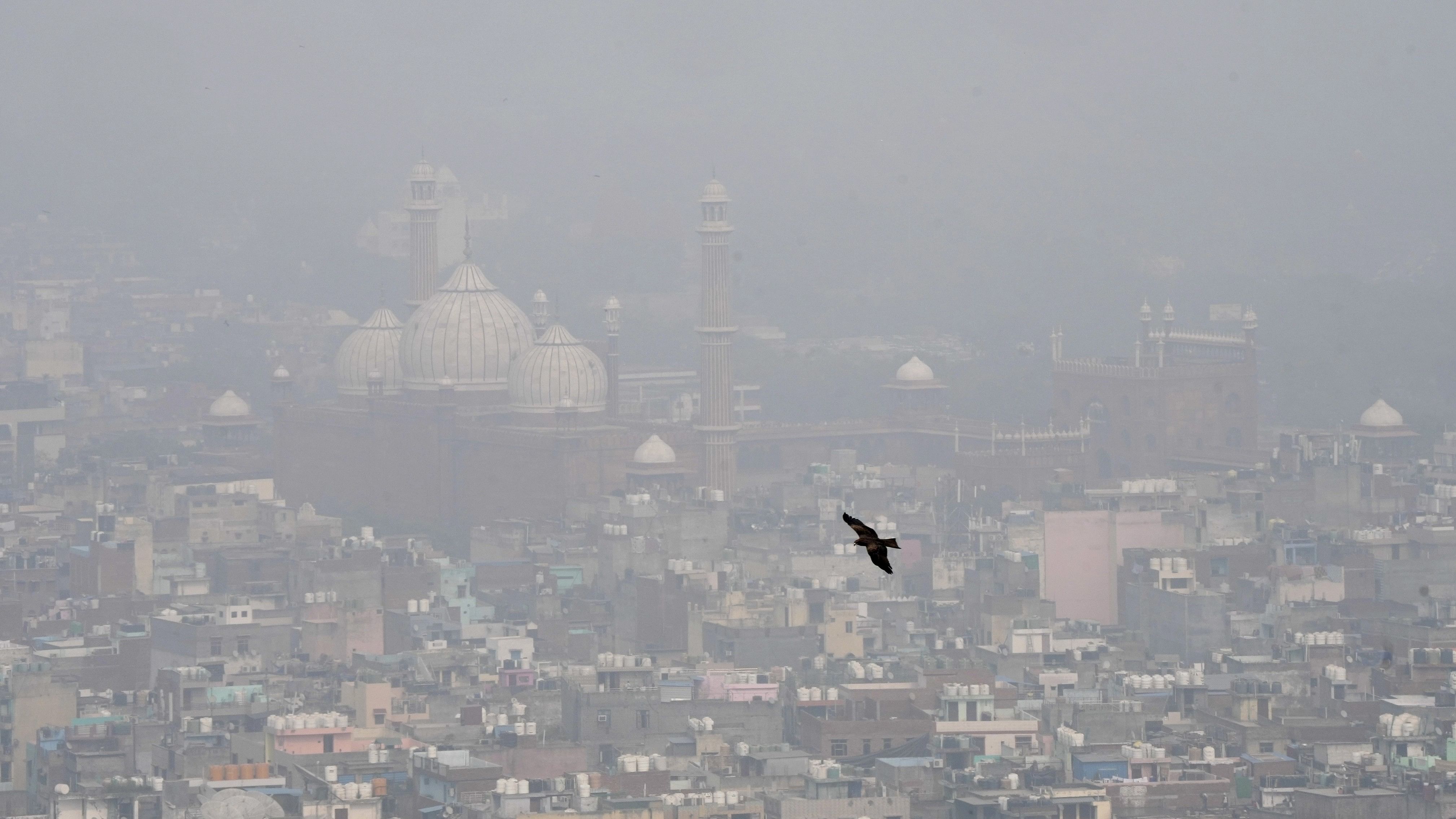 <div class="paragraphs"><p> The capital city of Delhi enveloped in smog.</p></div>