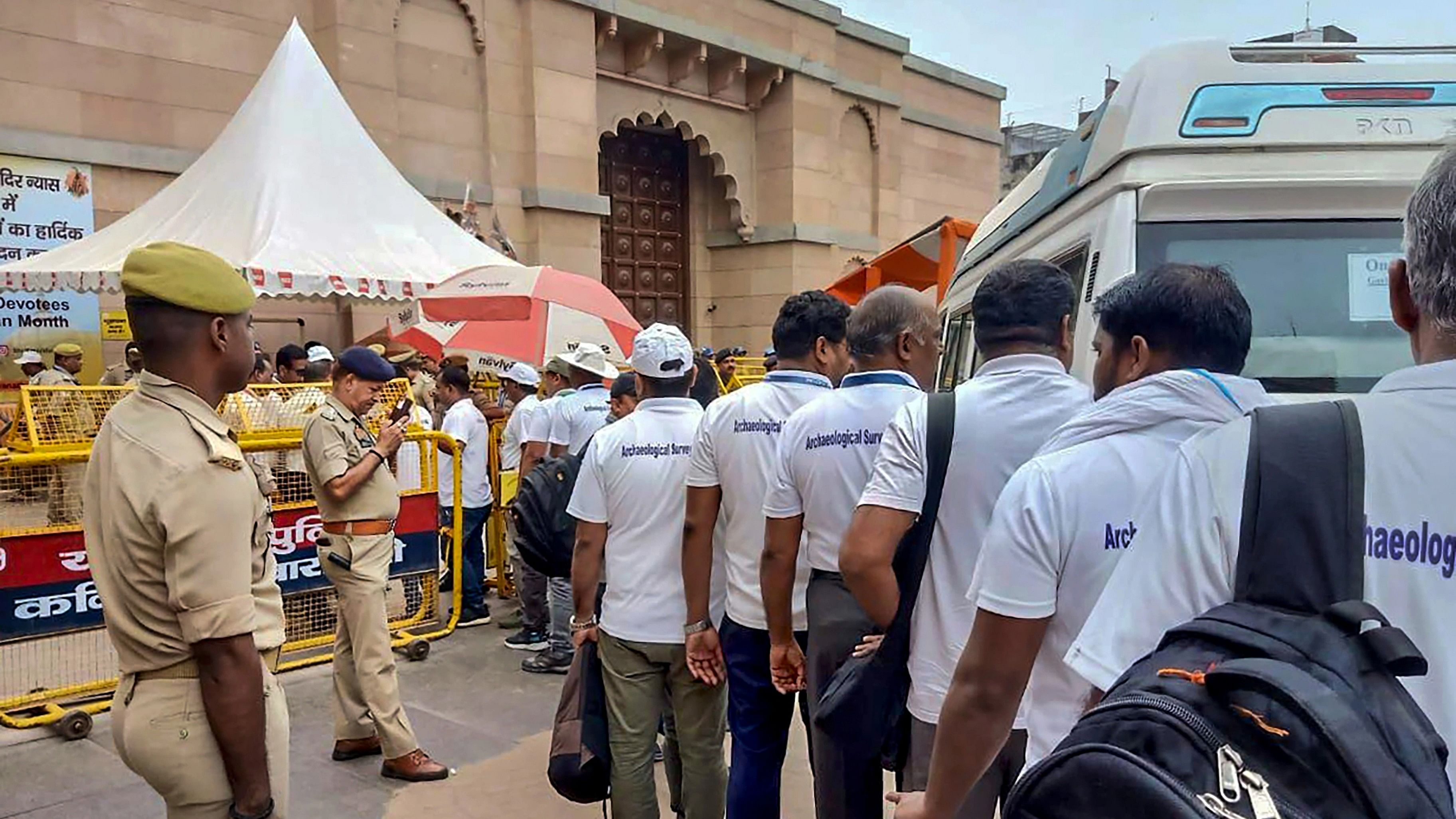 <div class="paragraphs"><p>The Archaeological Survey of India (ASI) team at the Gyanvapi Mosque </p></div>