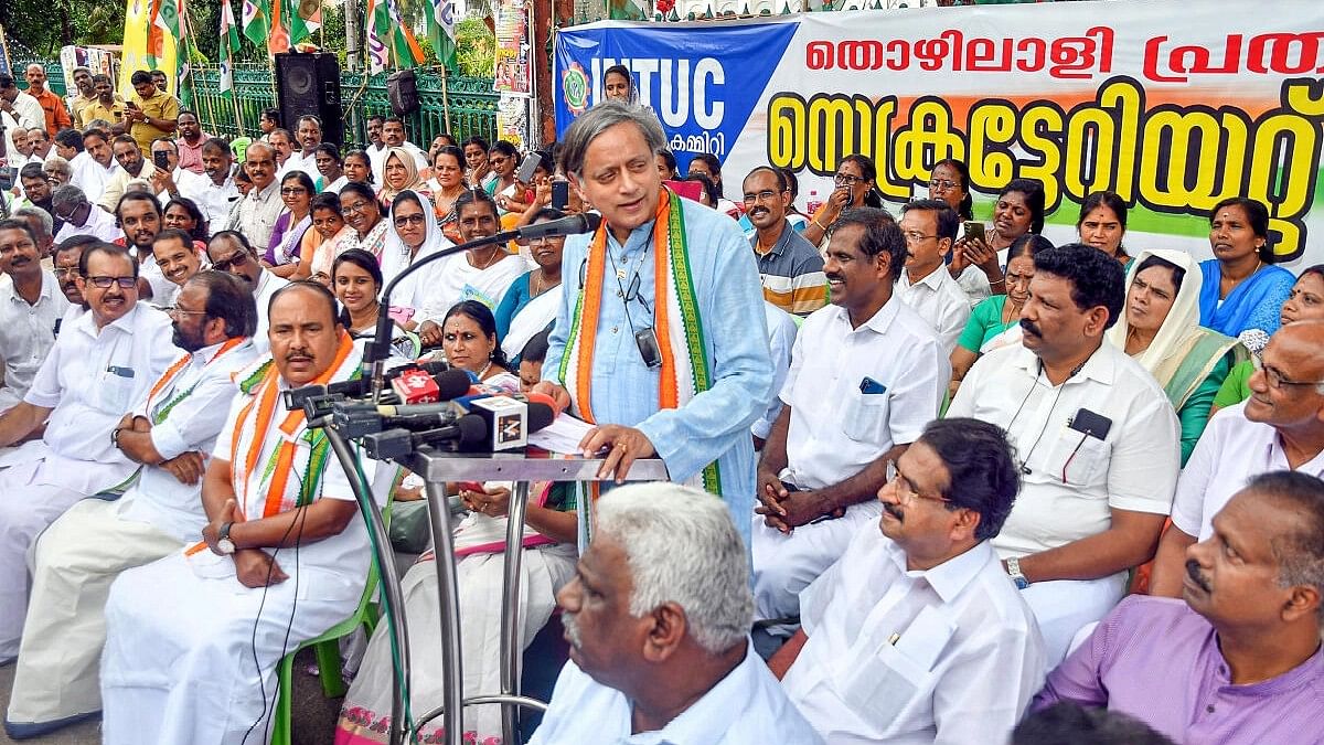 <div class="paragraphs"><p>Congress leader Shashi Tharoor flanked by leader of the party in Thiruvananthapuram.&nbsp;</p></div>