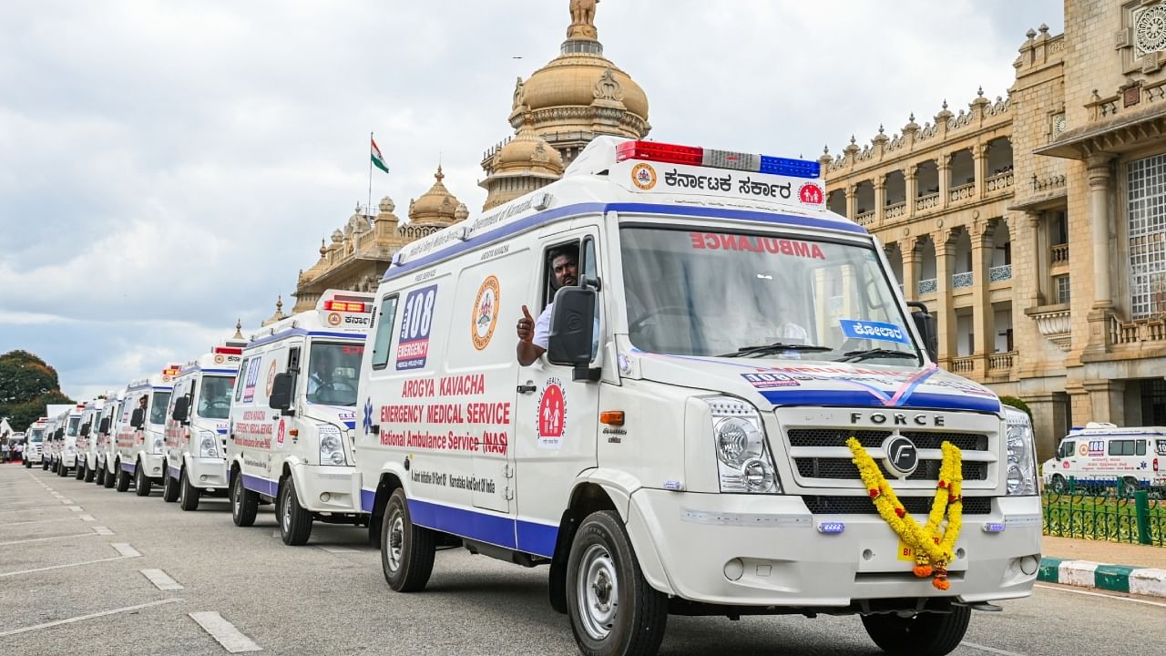 <div class="paragraphs"><p>The new ambulances flagged by Chief Minister Siddaramaiah in front of the Vidhana Soudha in Bengaluru on Thursday. </p></div>