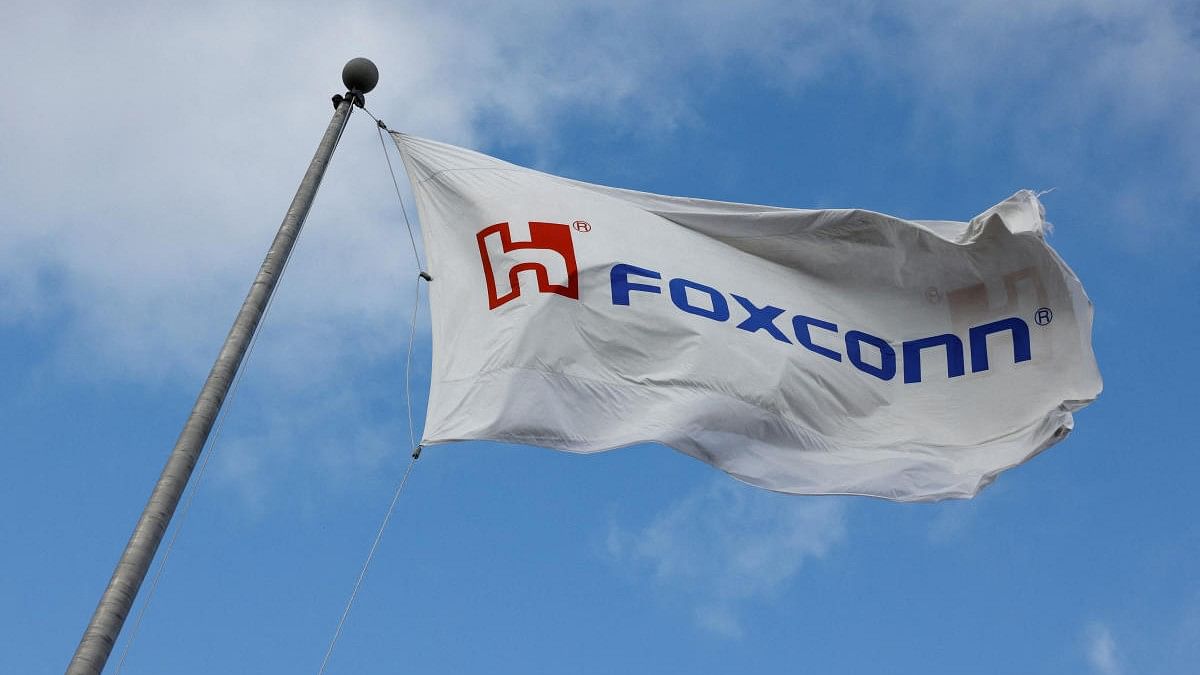 <div class="paragraphs"><p>A Foxconn flag is seen at the company's electric vehicle production facility in Lordstown, Ohio.</p></div>