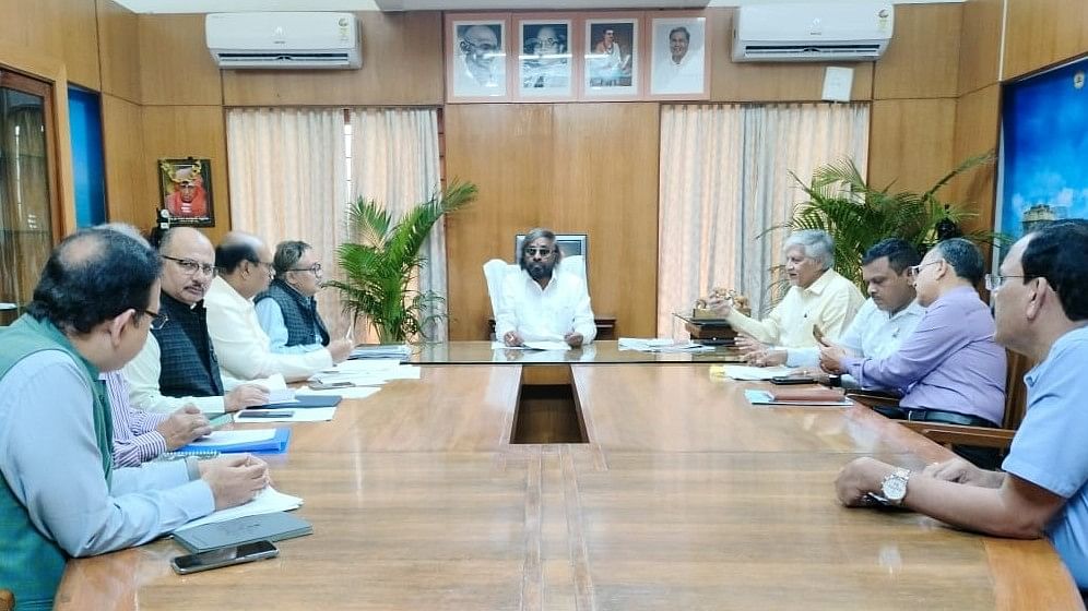 <div class="paragraphs"><p>Forest, Ecology and Environment Minister Eshwar Khandre holds a meeting with senior officials in Bengaluru on Thursday.</p></div>