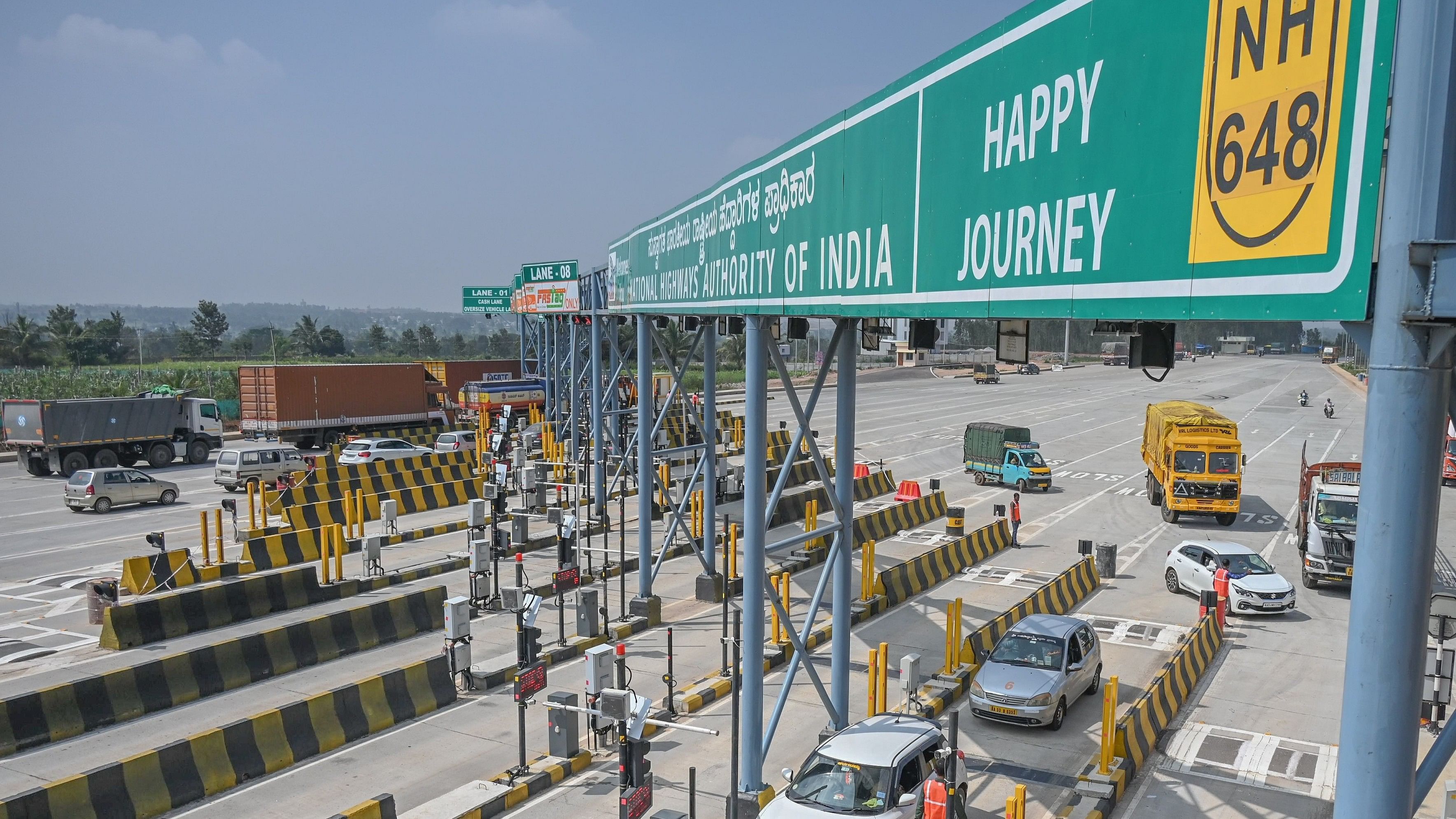 <div class="paragraphs"><p>Vehicles pass through Karnataka's first boothless toll plaza on the Bengaluru Satelllite Town Ring Road (STRR) at&nbsp;Nallur near Devanahalli on Friday. </p></div>