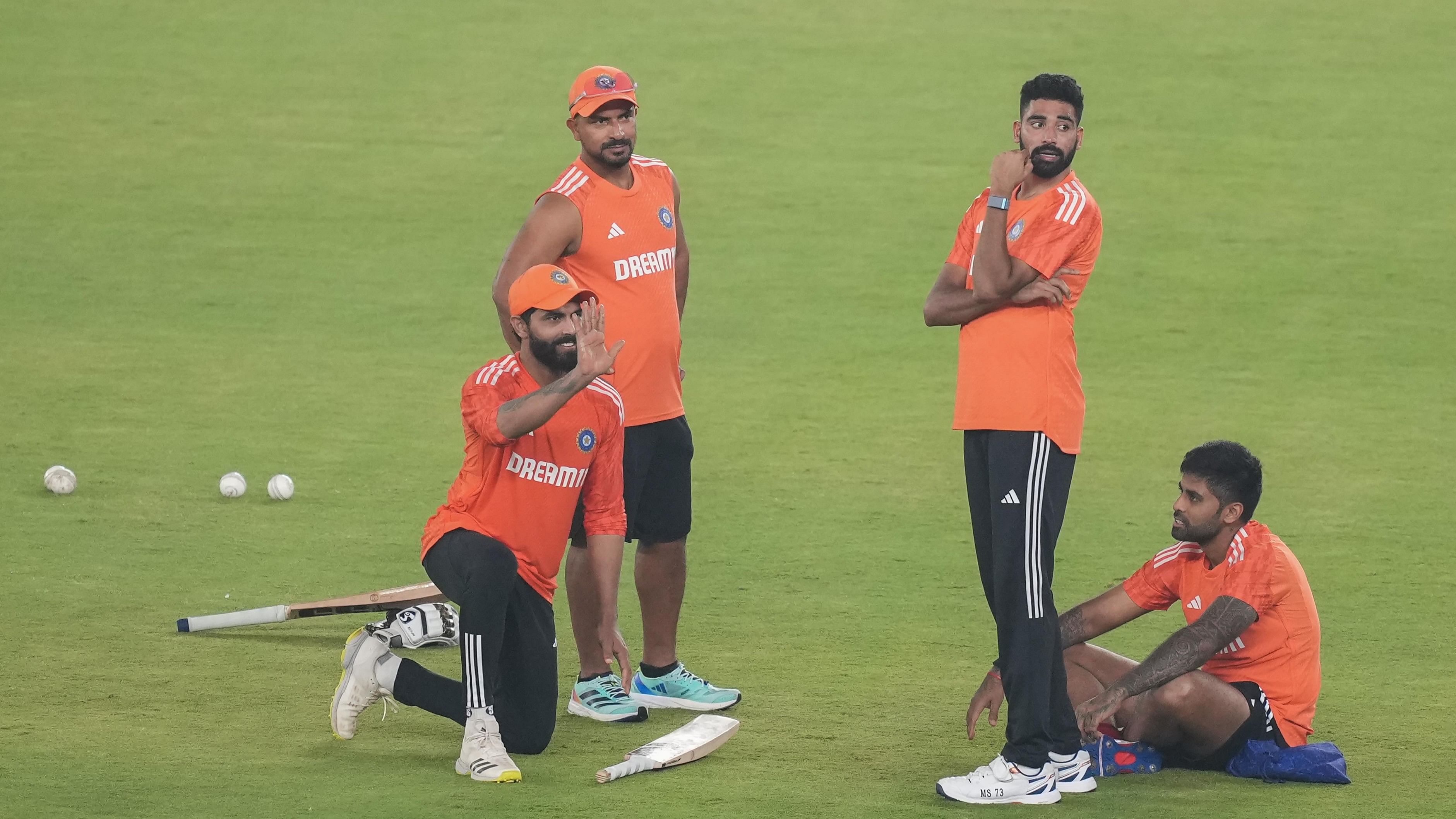 <div class="paragraphs"><p>(From left) Ravindra Jadeja, fielding coach T Dilip, Md Siraj and Suryakumar Yadav during a practice session. </p></div>