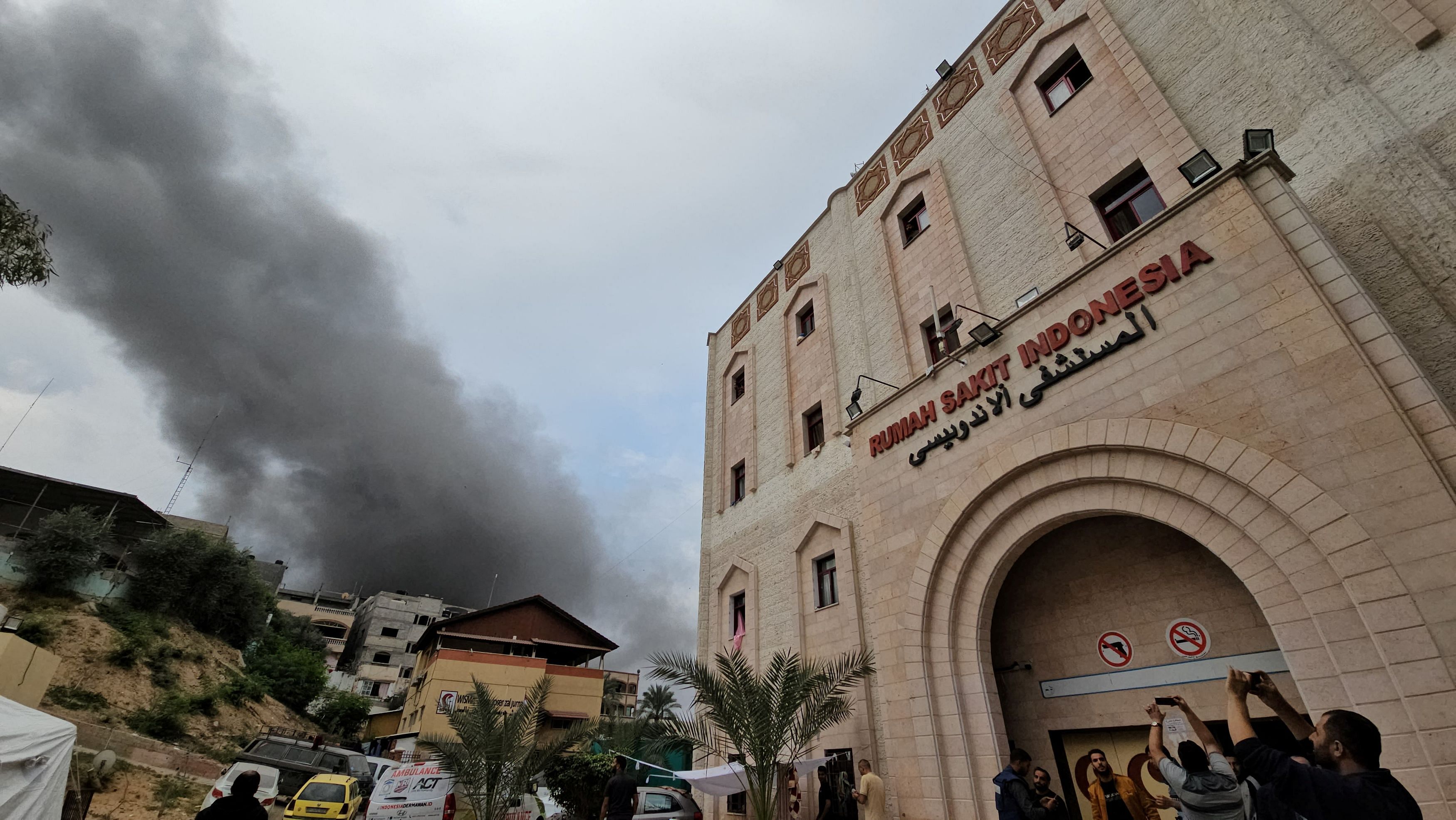 <div class="paragraphs"><p>Smoke rises following an Israeli strike near the Indonesian Hospital that ran out of fuel and electricity, in the northern Gaza Strip, November 12, 2023. </p></div>