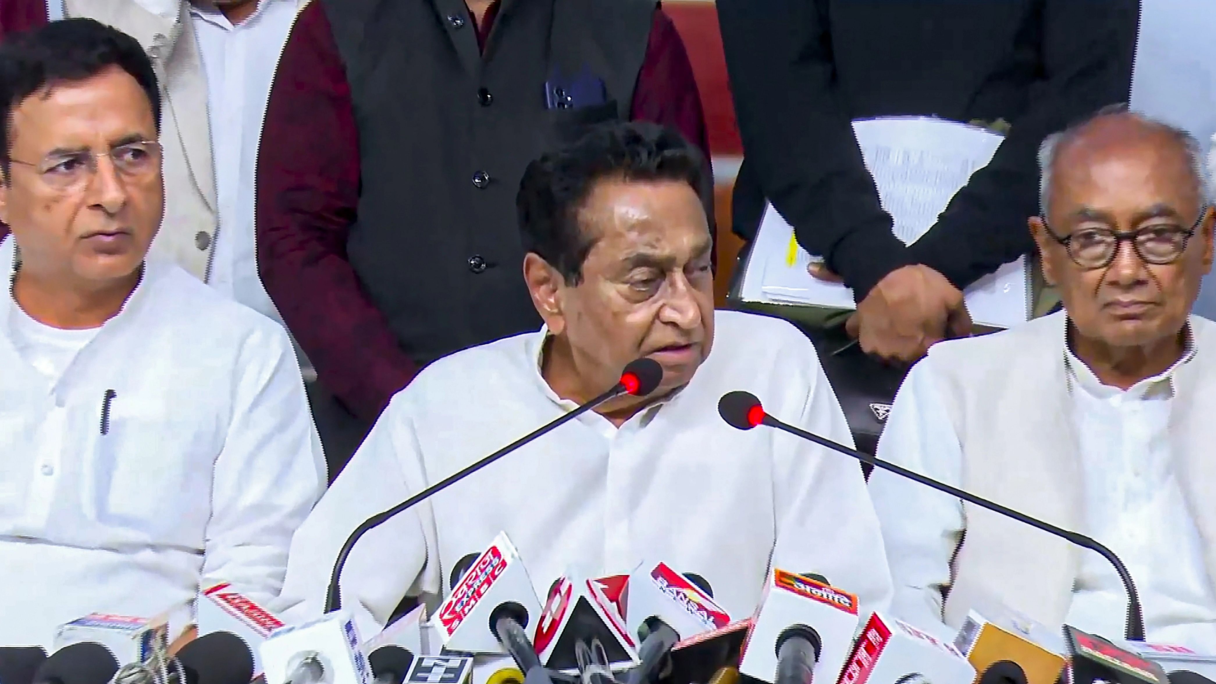 <div class="paragraphs"><p> Madhya Pradesh Congress President Kamal Nath with party leaders Randeep Singh Surjewala and Digvijaya Singh addresses a press conference after party's defeat in MP Assembly elections, in Bhopal, Sunday, Dec 3, 2023. </p></div>