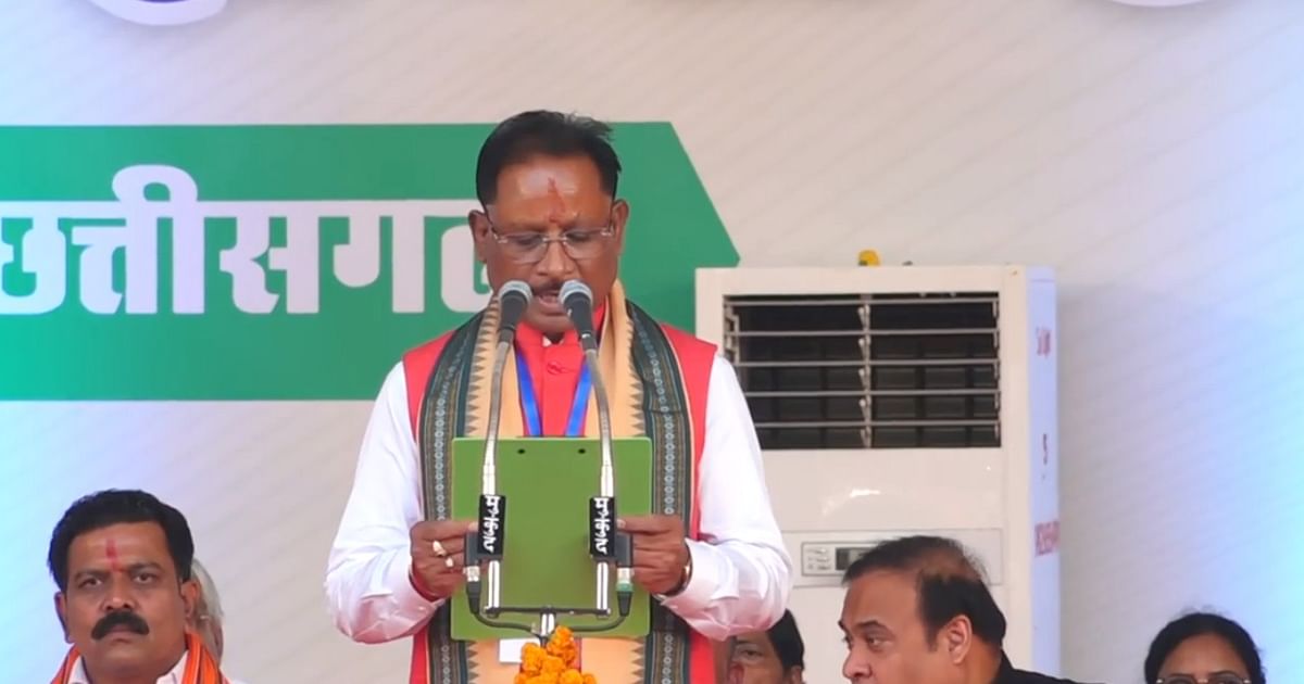 Wisnu Deo Sai mengambil sumpah sebagai Ketua Menteri Chhattisgarh