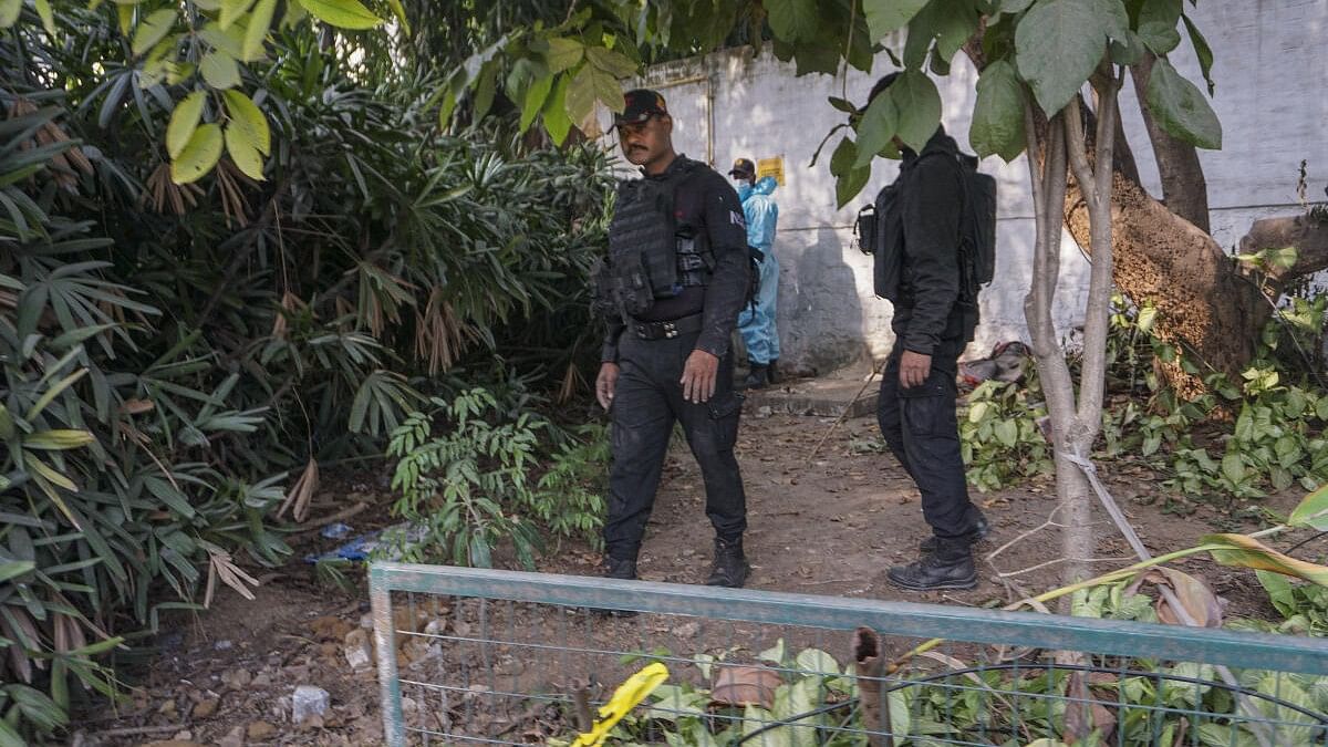 <div class="paragraphs"><p>SG Commandos during an investigation near the Israel Embassy after a reported low intensity blast nearby, in New Delhi.</p></div>