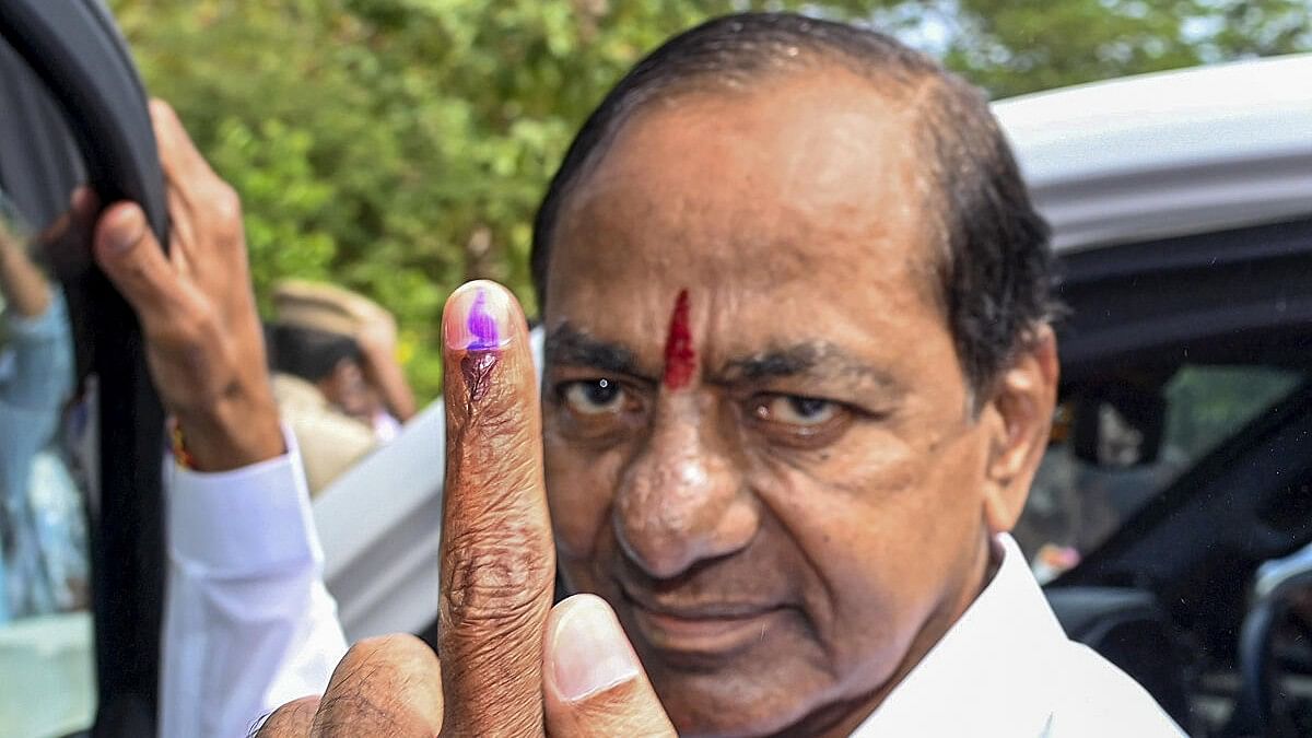 <div class="paragraphs"><p>Telangana Chief Minister and BRS president K. Chandrashekhar Rao shows his finger marked with indelible ink after casting his vote for the State Assembly elections, at Chintamadaka in Siddipet district, Thursday, Nov. 30, 2023.</p></div>