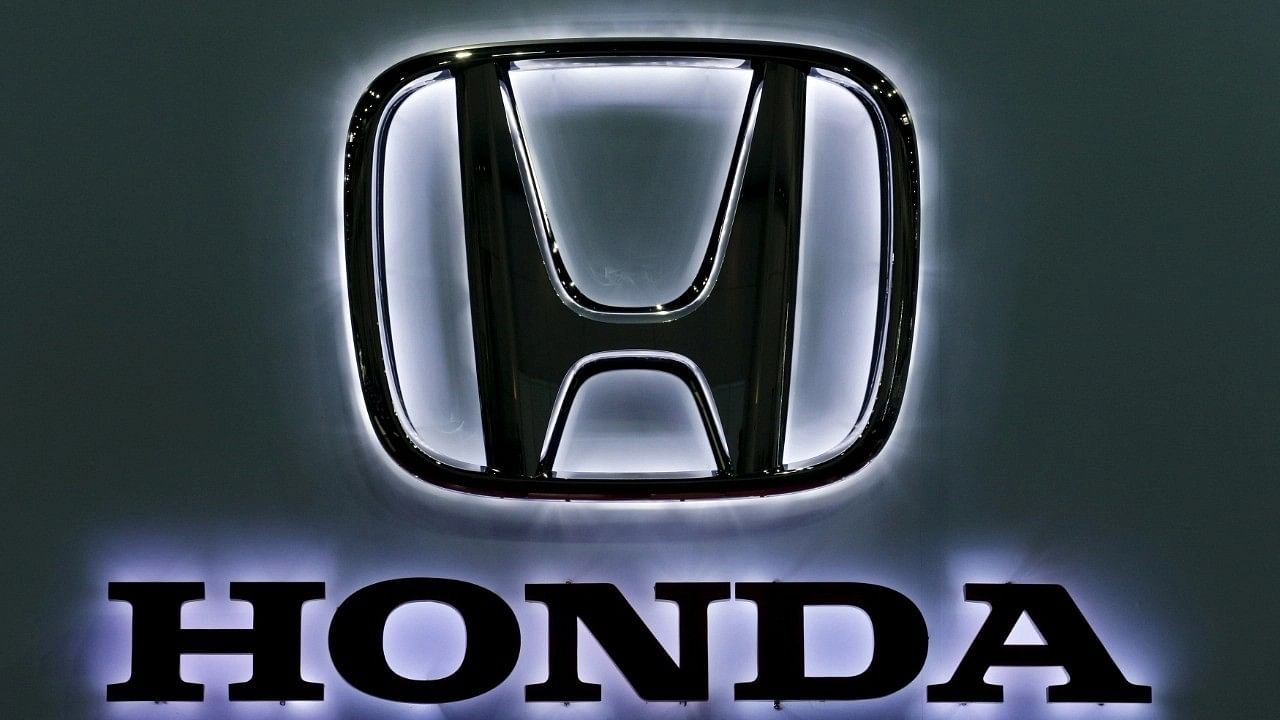 <div class="paragraphs"><p>Honda logo.</p></div>