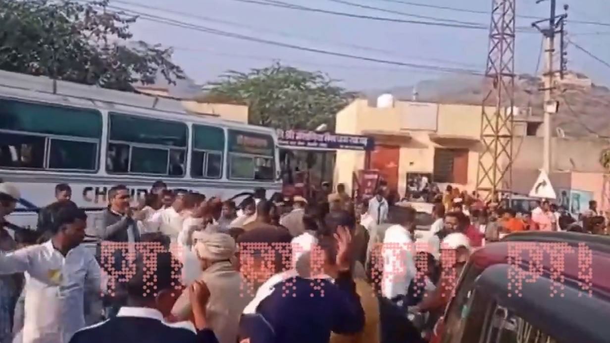 <div class="paragraphs"><p>Screengrab of the video showing ruckus after three people died in Ajmer as a bus was exiting the parking lot.</p></div>