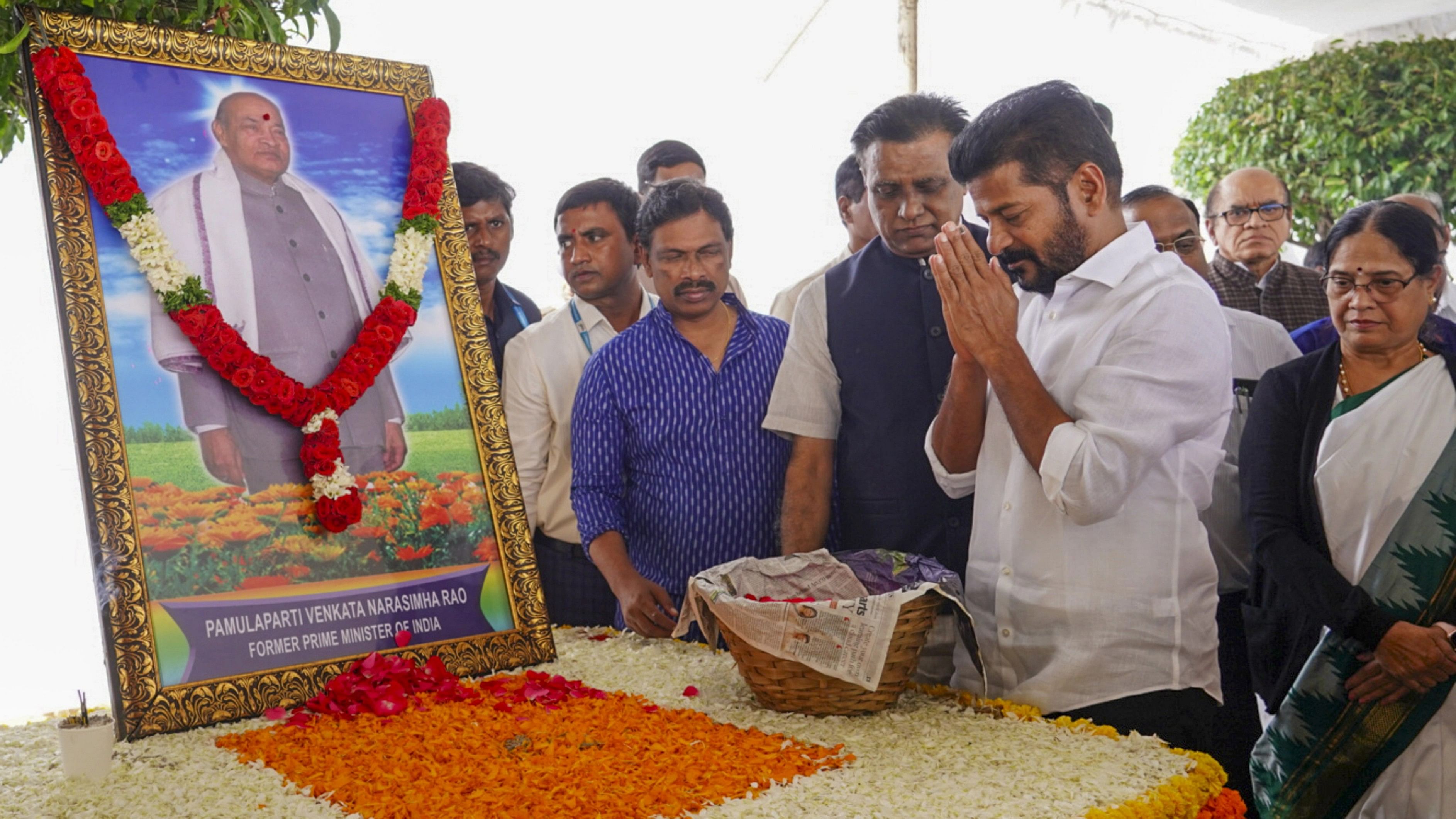 <div class="paragraphs"><p>Telangana Chief Minister A. Revanth Reddy pays tribute to former prime minister P.V. Narasimha Rao on his death anniversary, at PV Ghat in Hyderabad, Saturday, Dec. 23, 2023. </p></div>