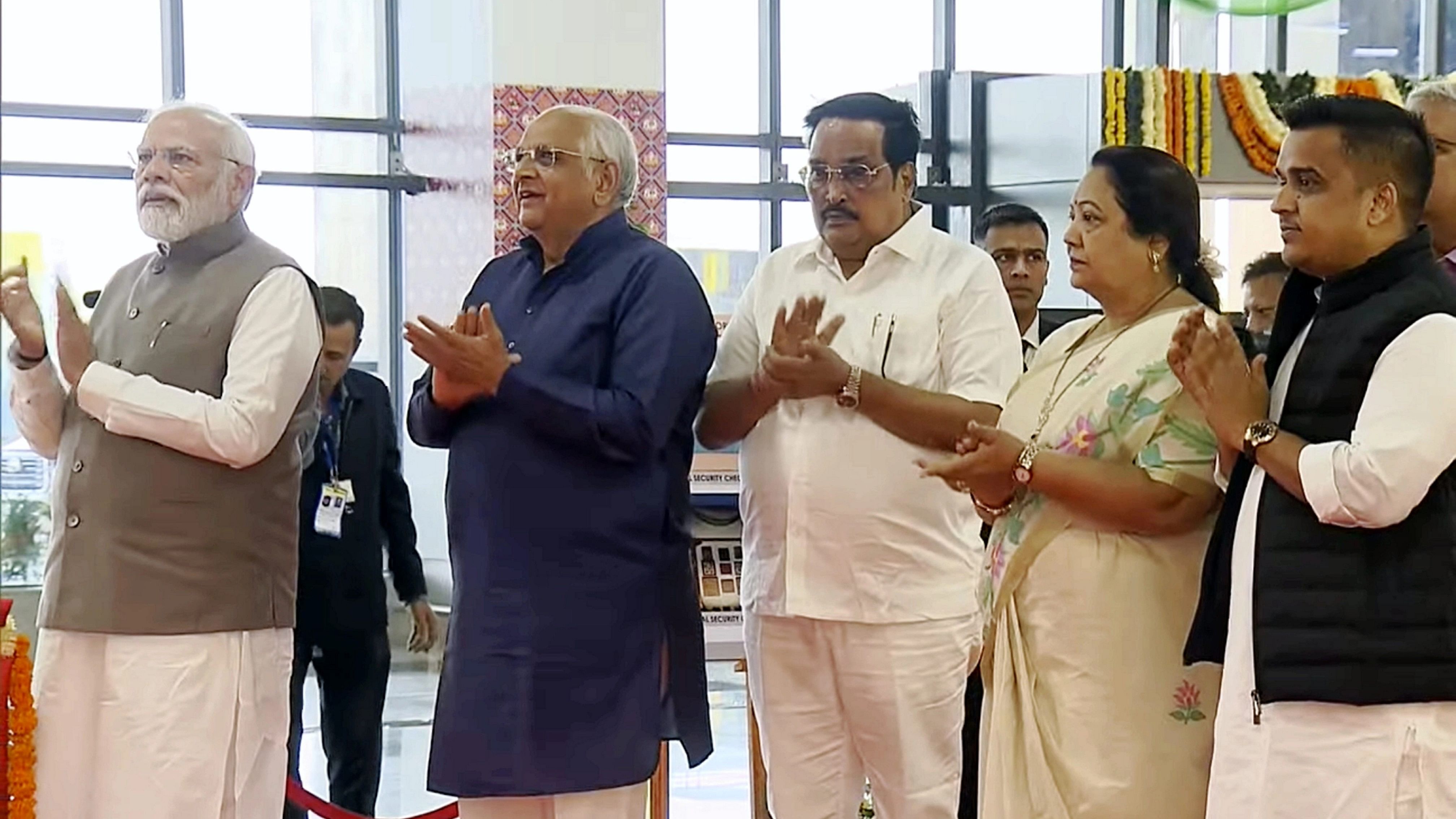 <div class="paragraphs"><p>Surat: Prime Minister Narendra Modi with Gujarat Chief Minister Bhupendra Patel during the inauguration of a new terminal building at Surat Airport</p></div>