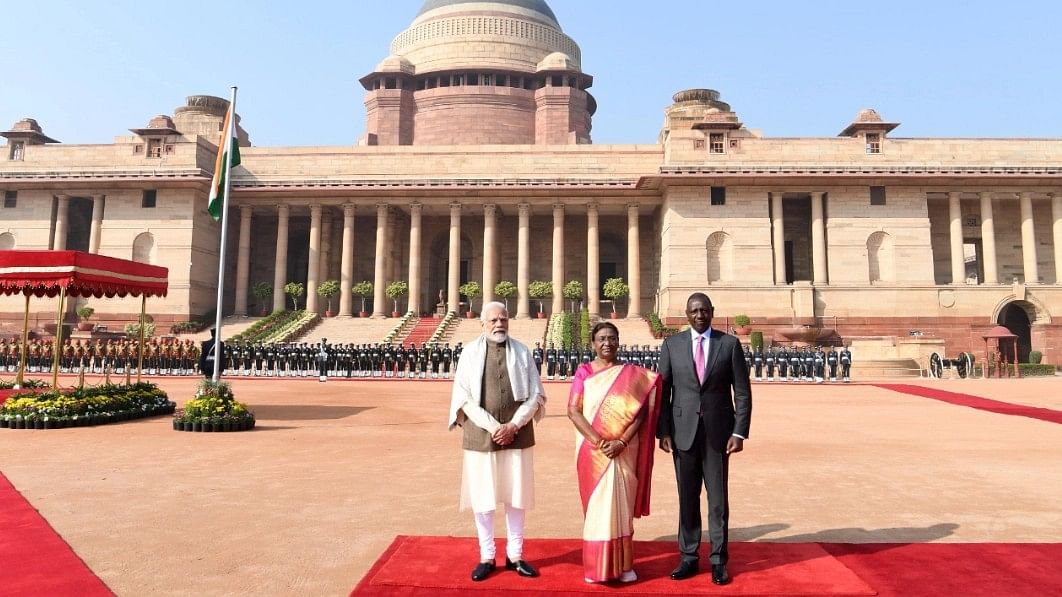 <div class="paragraphs"><p>Prime Minister Narendra Modi and President Droupadi Murmu accorded a ceremonial welcome to Dr William Samoei Ruto, President of the Republic of Kenya at Rashtrapati&nbsp;Bhavan.</p></div>