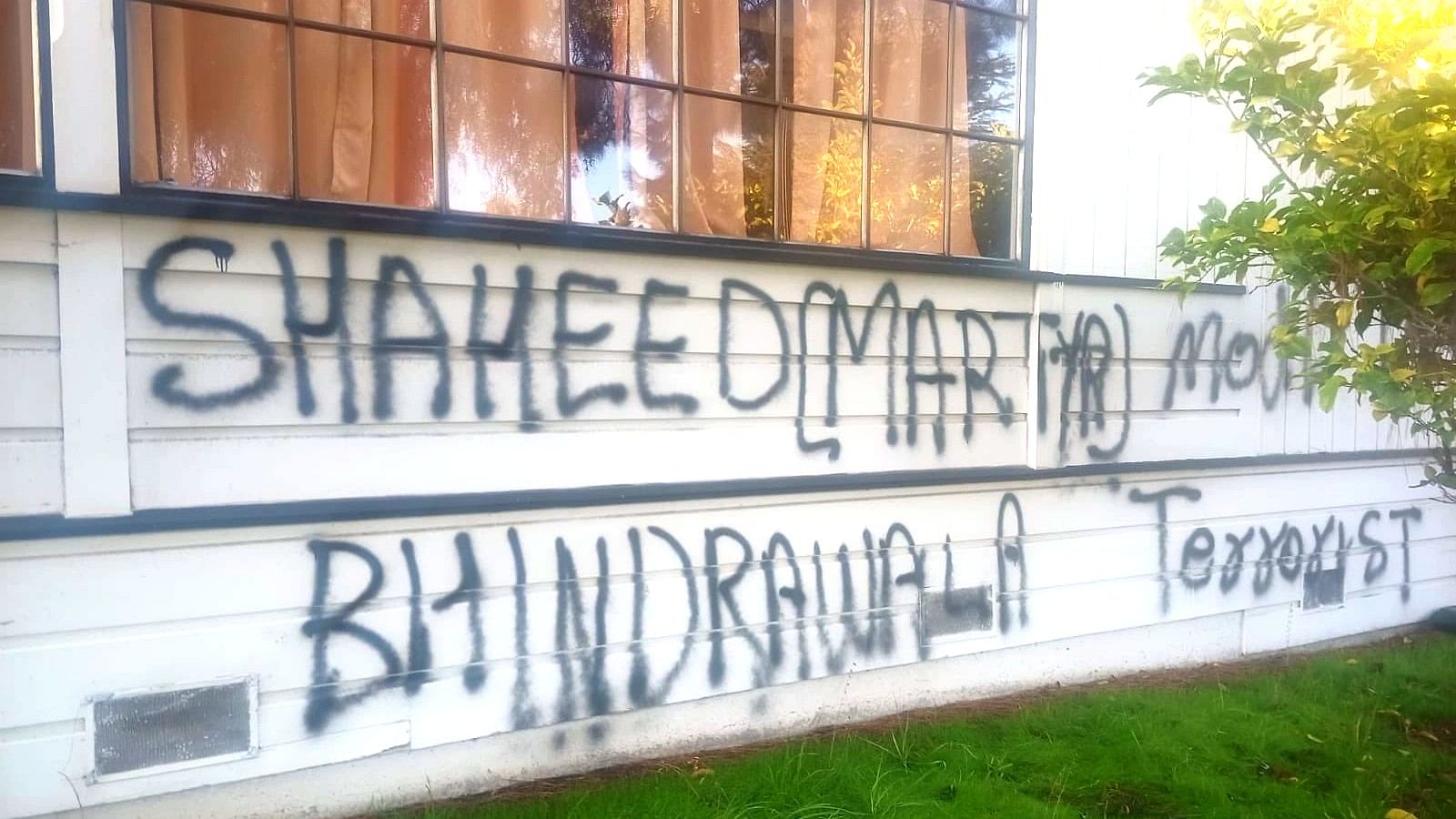 <div class="paragraphs"><p>Smeared walls of&nbsp;SMV Swaminarayan Mandir in California.&nbsp;</p></div>