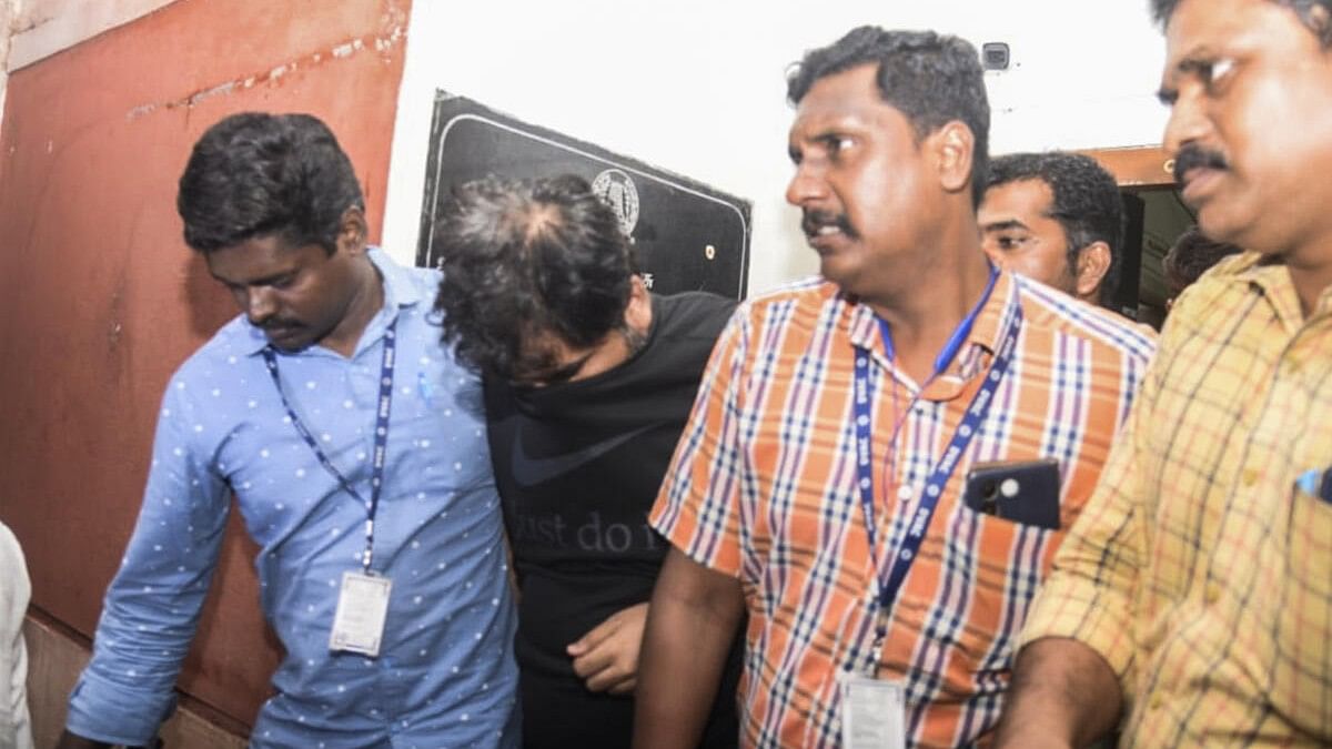 <div class="paragraphs"><p>Enforcement Directorate officer Ankit Tiwari being arrested by the Directorate of Vigilance and Anti-Corruption (DVAC) officials, in Dindigul district.&nbsp;</p></div>