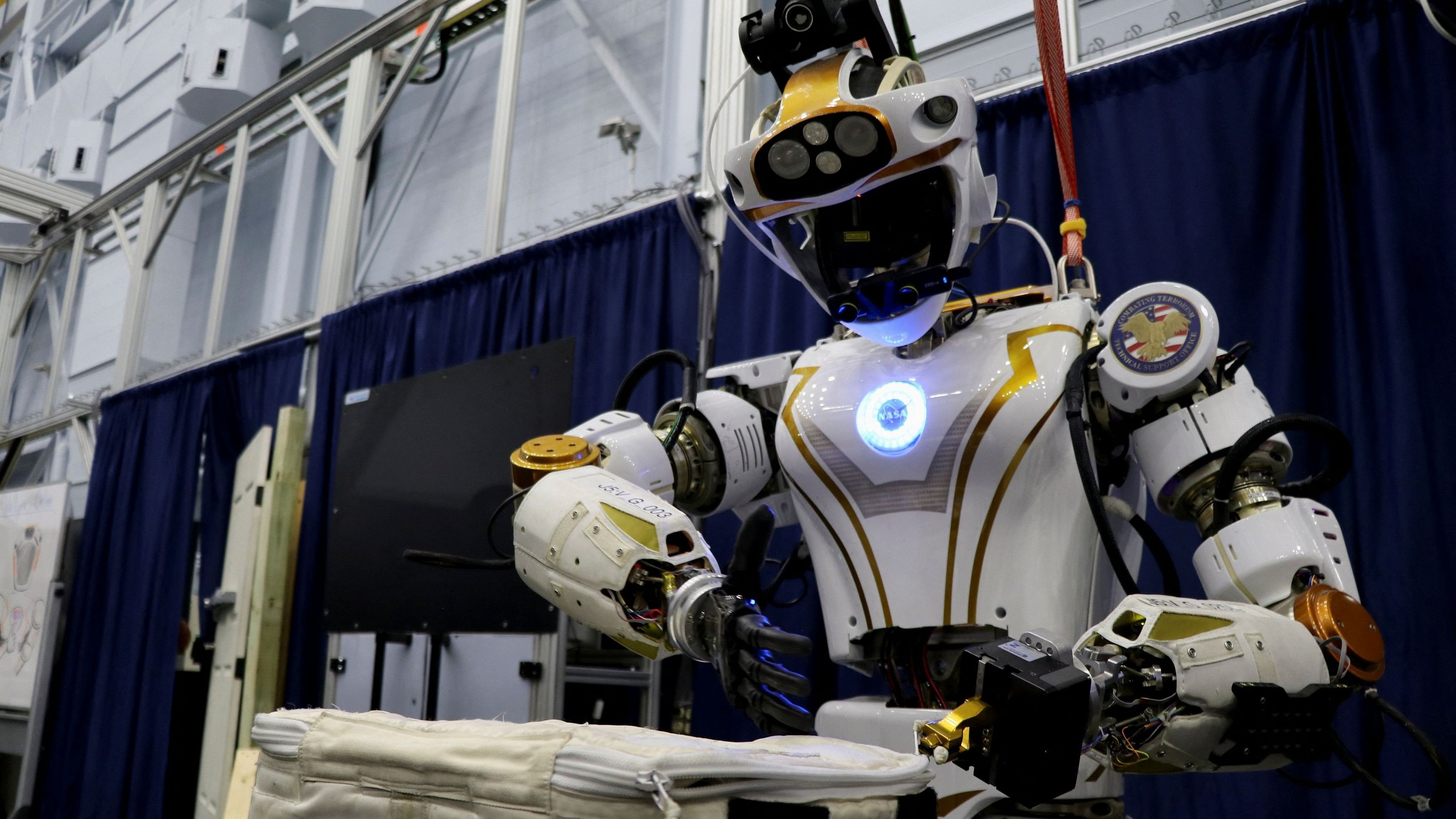 <div class="paragraphs"><p>NASA's humanoid robot Valkyrie.</p></div>