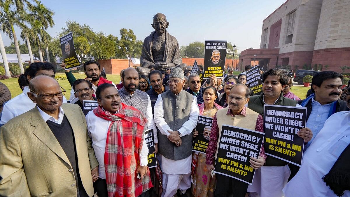 <div class="paragraphs"><p>Congress President Mallikarjun Kharge with suspended MPs during their protest in the Winter session of Parliament, in New Delhi.</p></div>