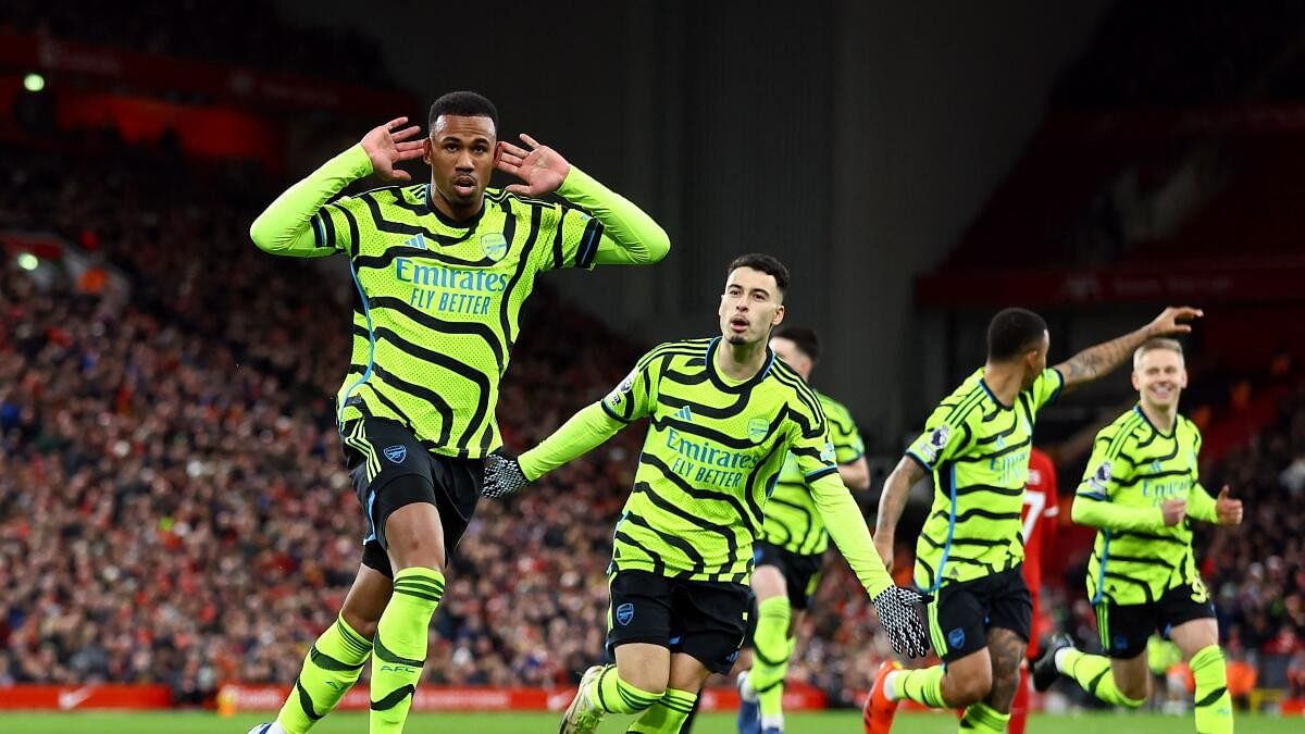 <div class="paragraphs"><p>Arsenal's Gabriel celebrates scoring their first goal with teammates</p></div>