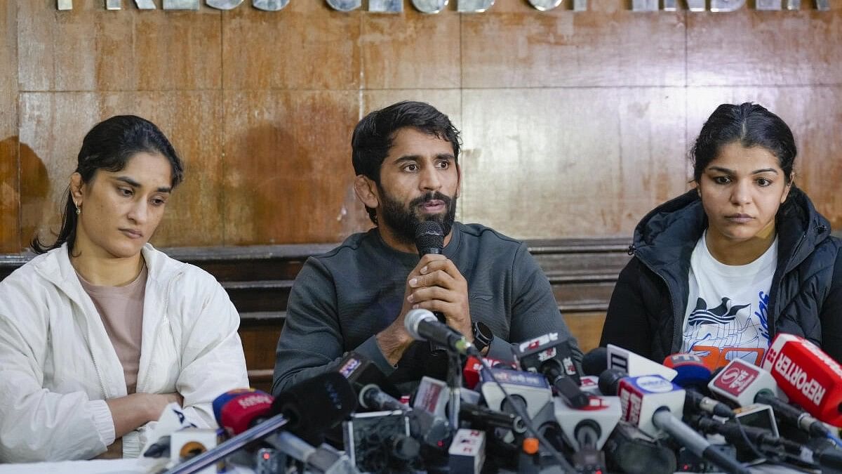 <div class="paragraphs"><p>Wrestlers Vinesh Phogat, Bajrang Punia and Sakshi Malik address a press conference after Sanjay Singh, an associate of BJP MP and former chief of Wrestling Federation of India (WFI) Brij Bhushan Sharan Singh, became the new President of WFI, in New Delhi</p></div>