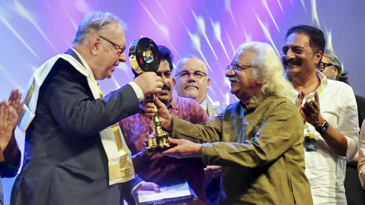 <div class="paragraphs"><p>Veteran film maker Adoor Gopalakrishnan presents the lifetime achievement award to Polish film maker Krzysztof Zanussi during the closing ceremony of the 28th International Film Festival of Kerala (IFFK), in Thiruvanathapuram.&nbsp;</p></div>