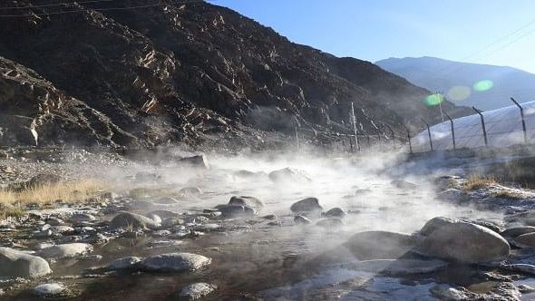 <div class="paragraphs"><p>Chumathang Hot Spring is a hot sulphur spring situated in a small hamlet along the Indus River called Chumathang about 138 km from Leh, Ladakh.</p></div>