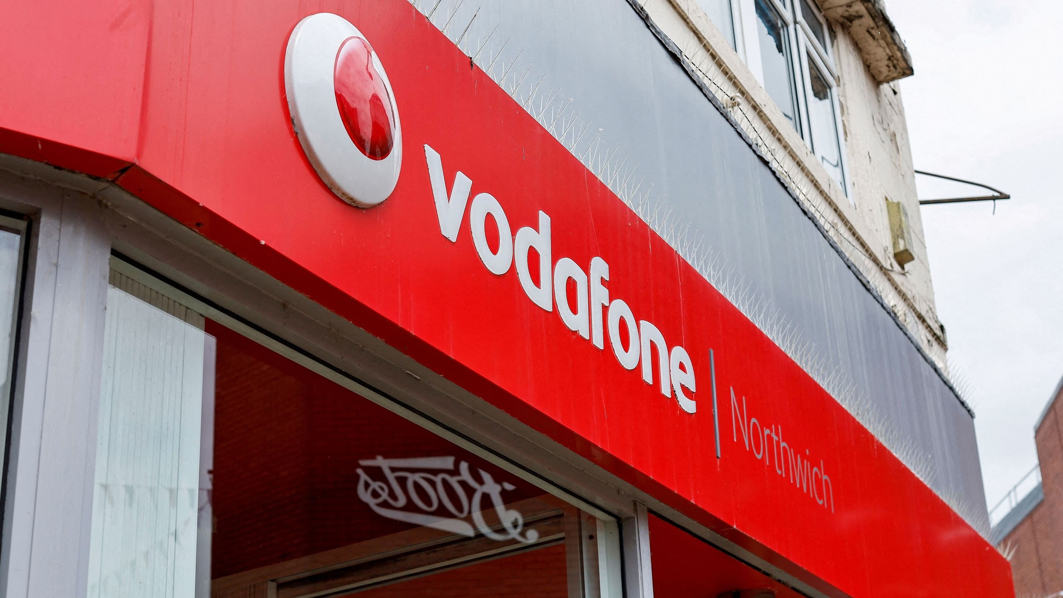 <div class="paragraphs"><p>The logo of Vodafone.</p></div>