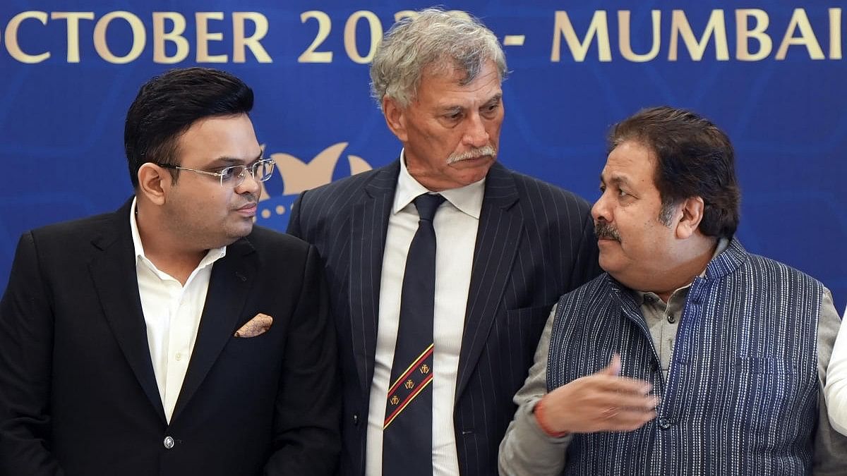 <div class="paragraphs"><p>BCCI President Roger Binny (center) with Secretary Jay Shah (left) and Vice President Rajeev Shukla (right).</p></div>