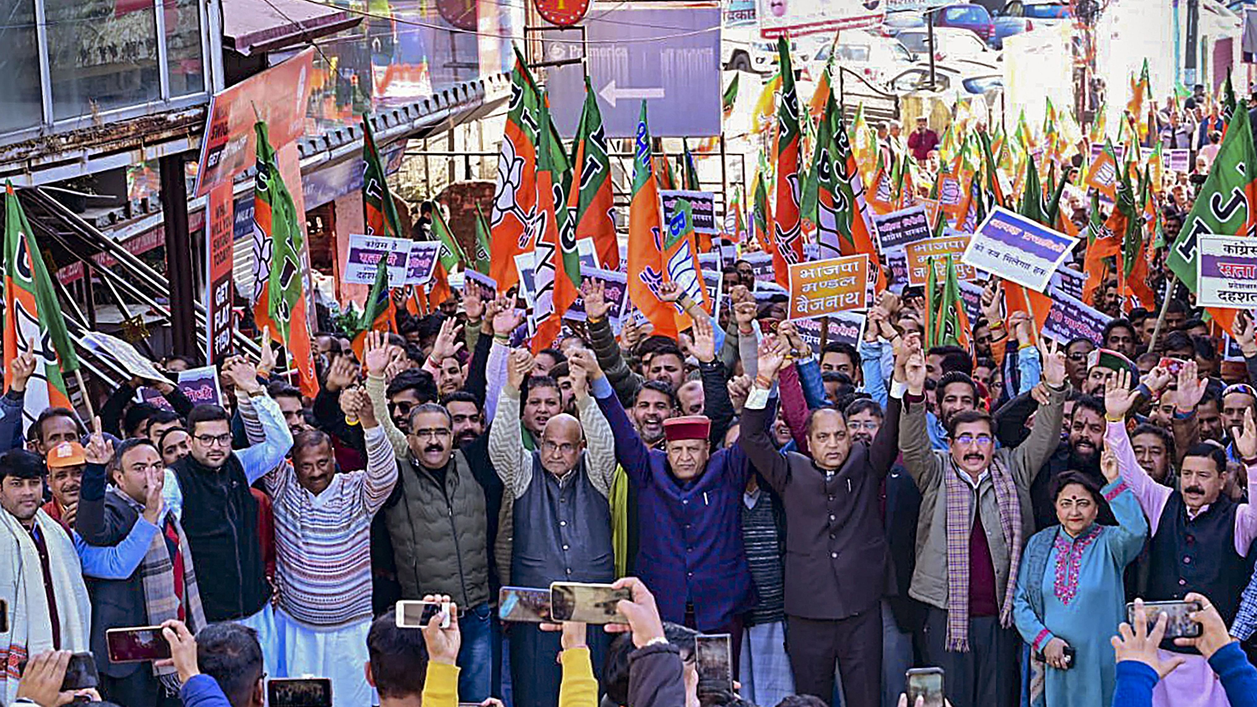 <div class="paragraphs"><p>Former Chief Minister Jai Ram Thakur and Senior BJP leaders during their Akrosh Rally against the Congress Government, in Dharamshala, Monday, Dec 18, 2023.</p></div>