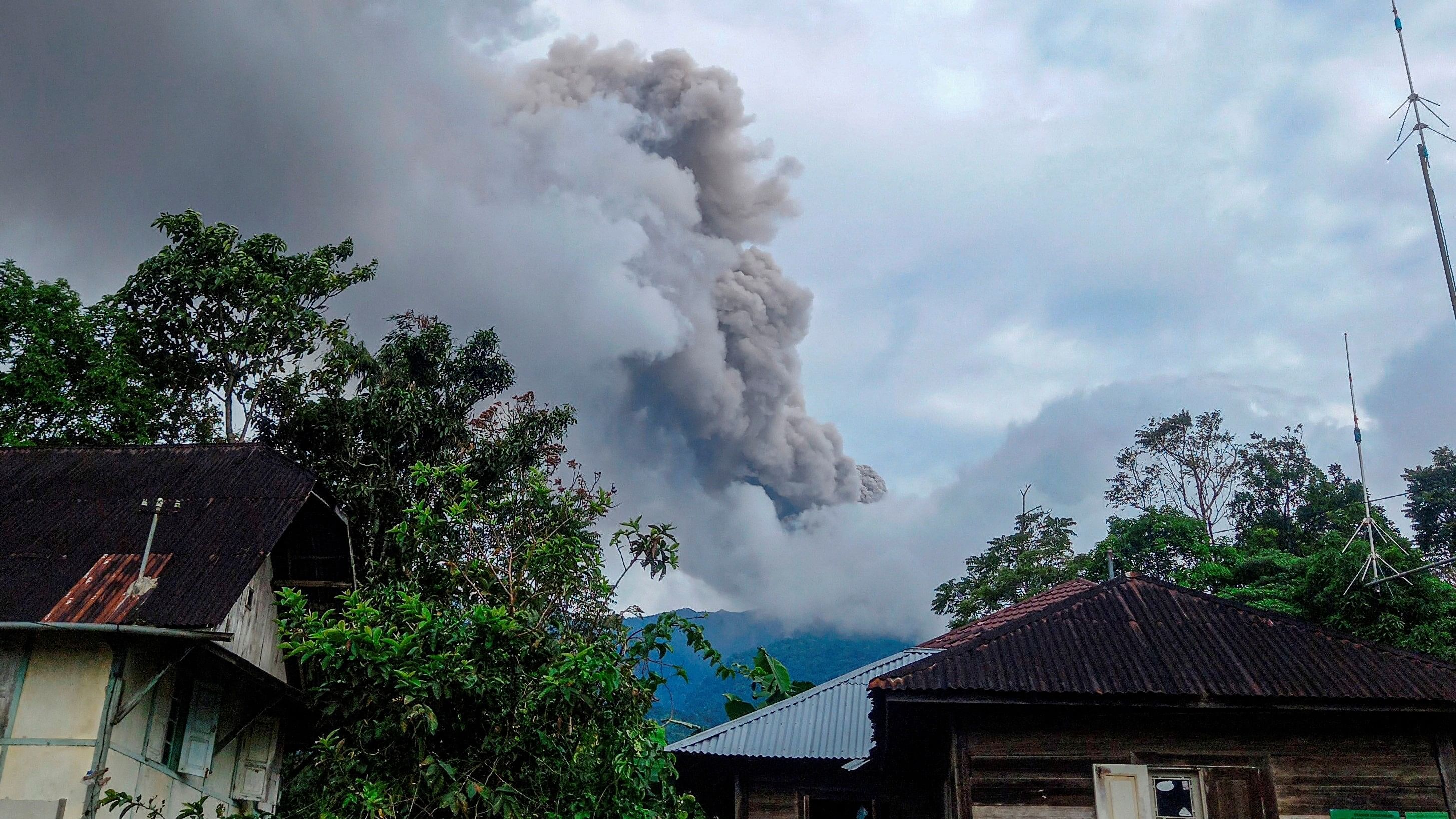 <div class="paragraphs"><p>Mount Marapi volcano spews volcanic ash as seen from Nagari Sungai Pua, in Agam, West Sumatra province, Indonesia, December 3, 2023.</p></div>