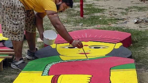 <div class="paragraphs"><p>An artisan giving finishing touches to an artwork inspired by wooden dolls of West Bengal's Burdwan district </p></div>