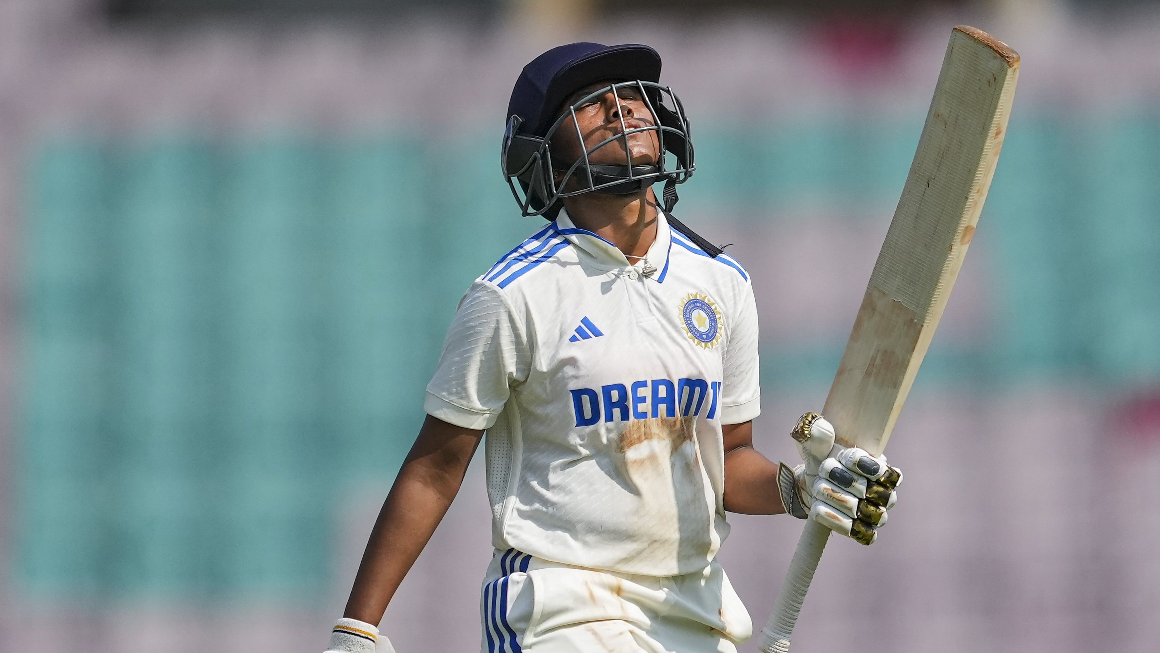 <div class="paragraphs"><p>India's Shubha Satheesh walks back to the pavilion after putting India in a comfortable position against England.</p></div>