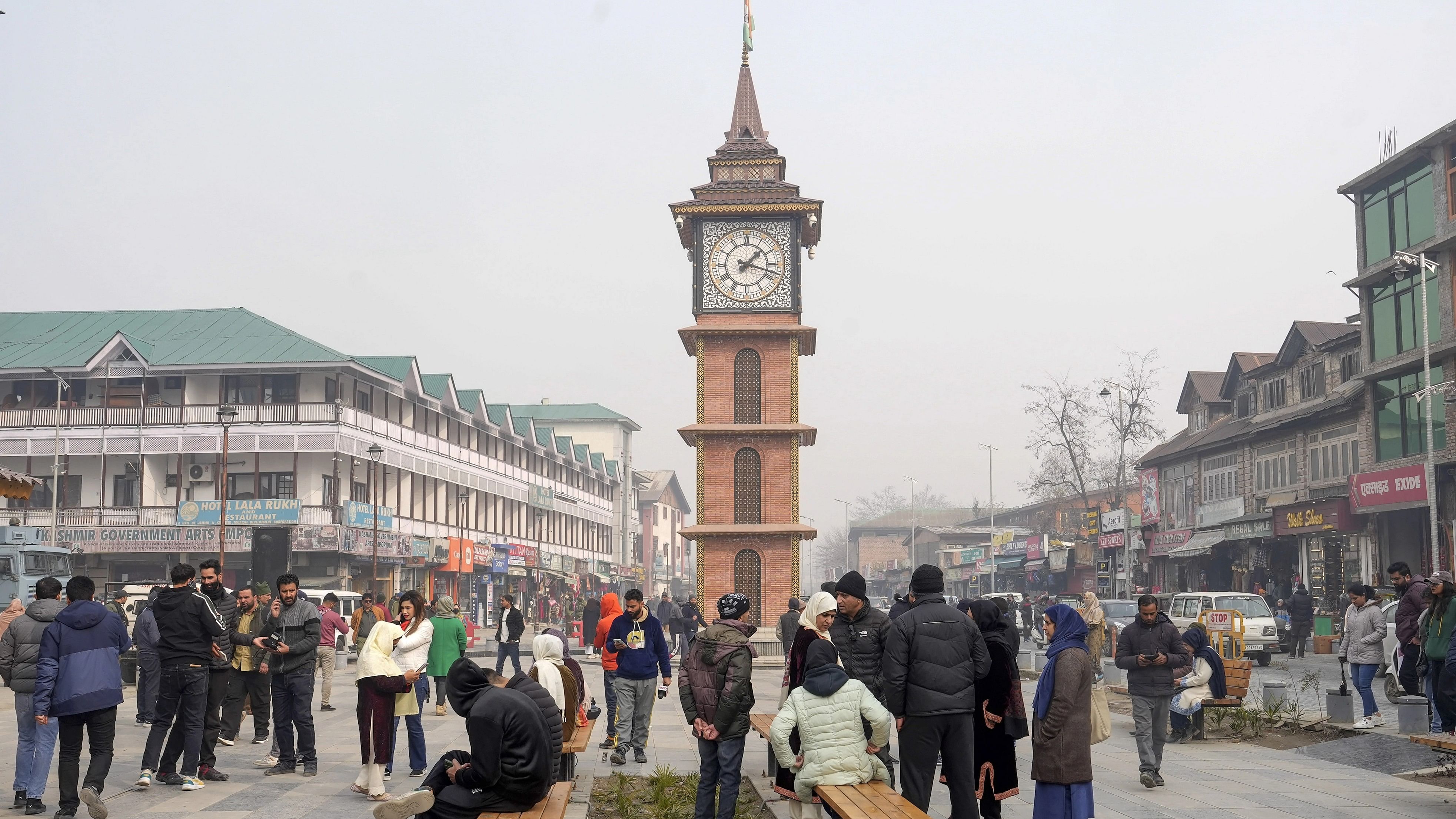 <div class="paragraphs"><p> People at Lal Chowk after the SC upheld the Centre's decision to abrogate Article 370 of the Constitution.</p></div>