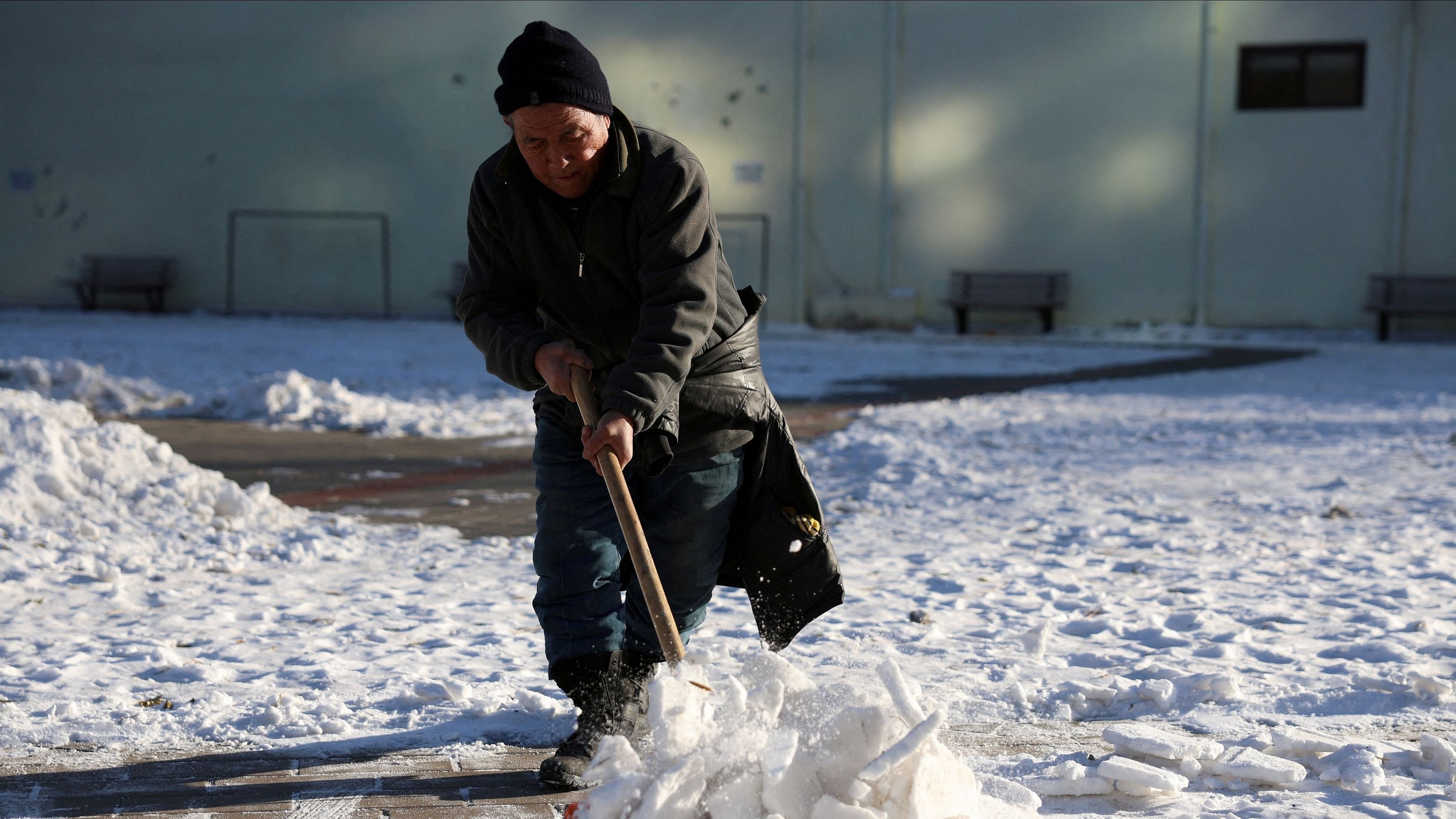 <div class="paragraphs"><p>FILE PHOTO: A worker clears snow at a park during winter solstice in Beijing, China December 22, 2023. </p></div>