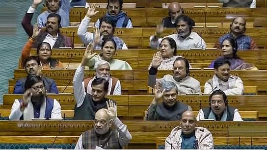 <div class="paragraphs"><p>Union Home Minister Amit Shah, Defence Minister Rajnath Singh and others in the Lok Sabha during the Winter session of Parliament, in New Delhi, Wednesday, Dec 20, 2023.</p></div>