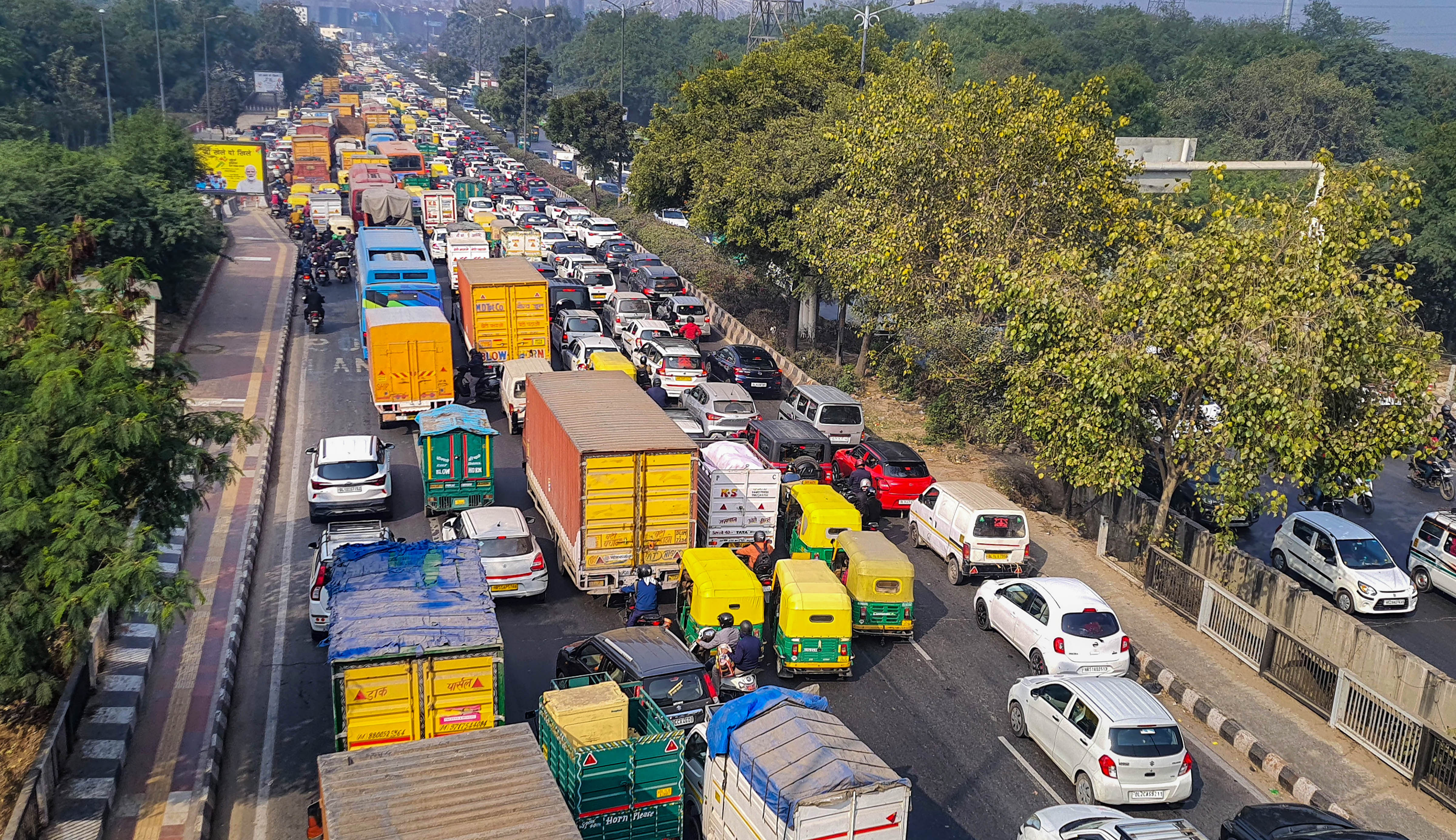 <div class="paragraphs"><p> Vehicles stuck in a traffic jam  in New Delhi.</p></div>