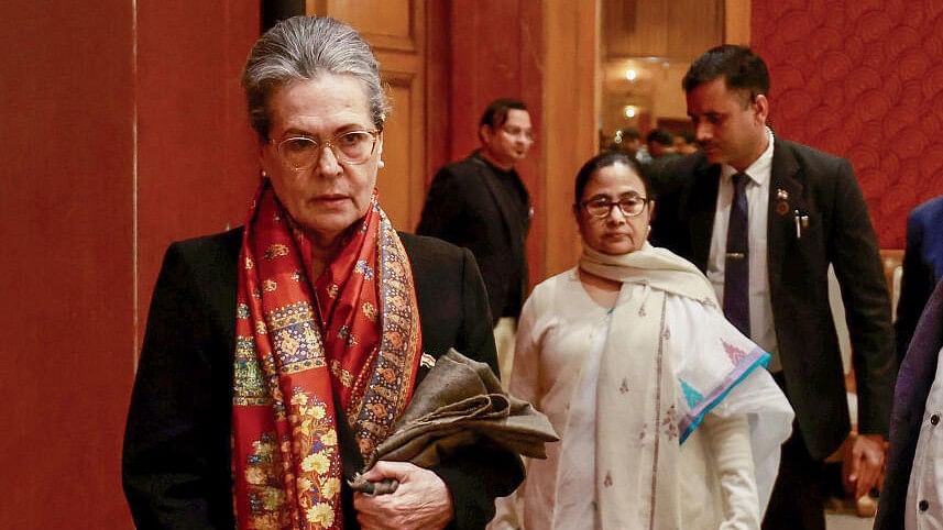 <div class="paragraphs"><p>Congress leader Sonia Gandhi and West Bengal Chief Minister and TMC chief Mamata Banerjee during the Indian National Developmental Inclusive Alliance’s (INDIA) meeting, in New Delhi, Tuesday, Dec. 19, 2023.</p></div>