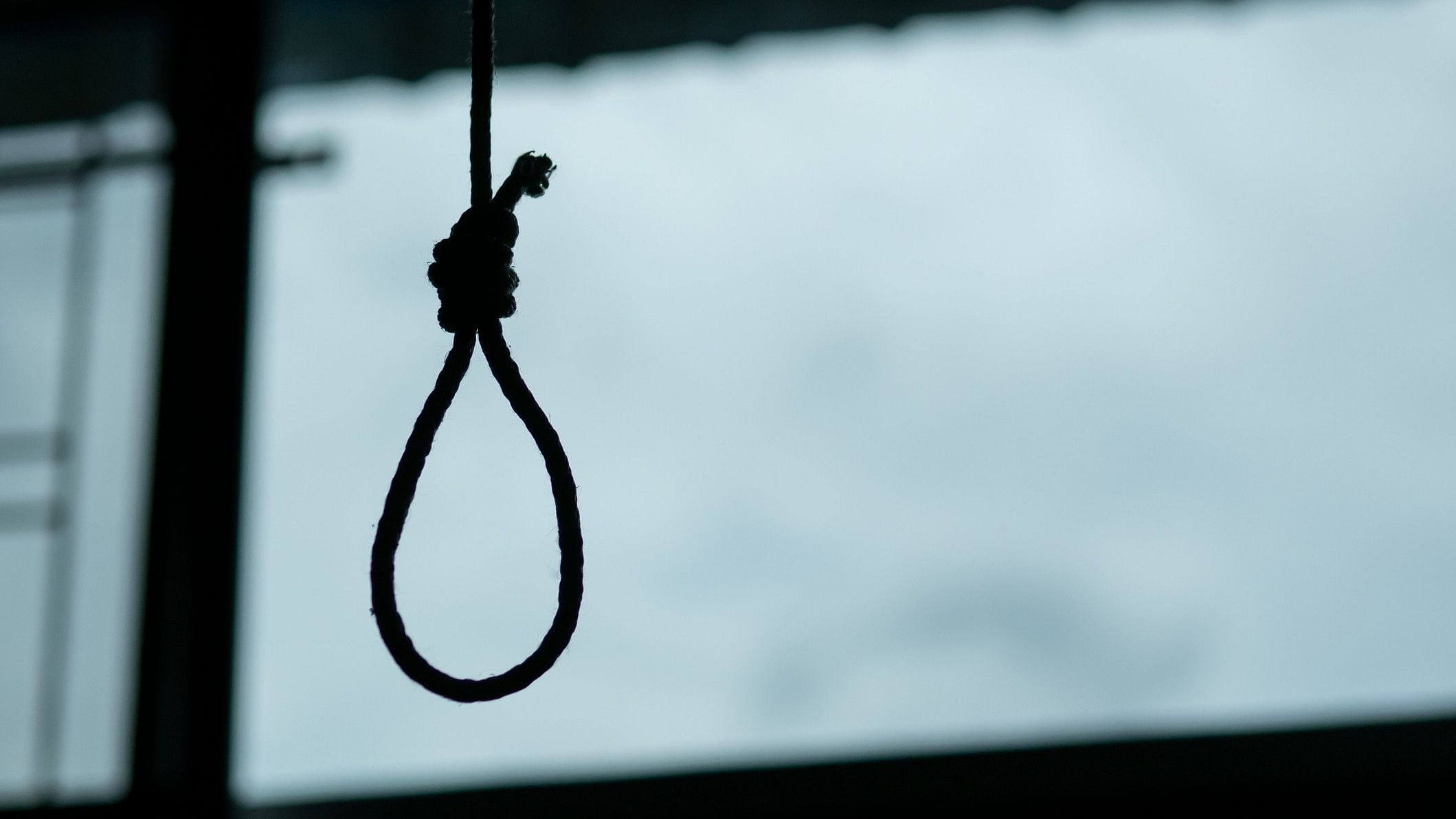 <div class="paragraphs"><p>Representative image showing a noose.</p></div>