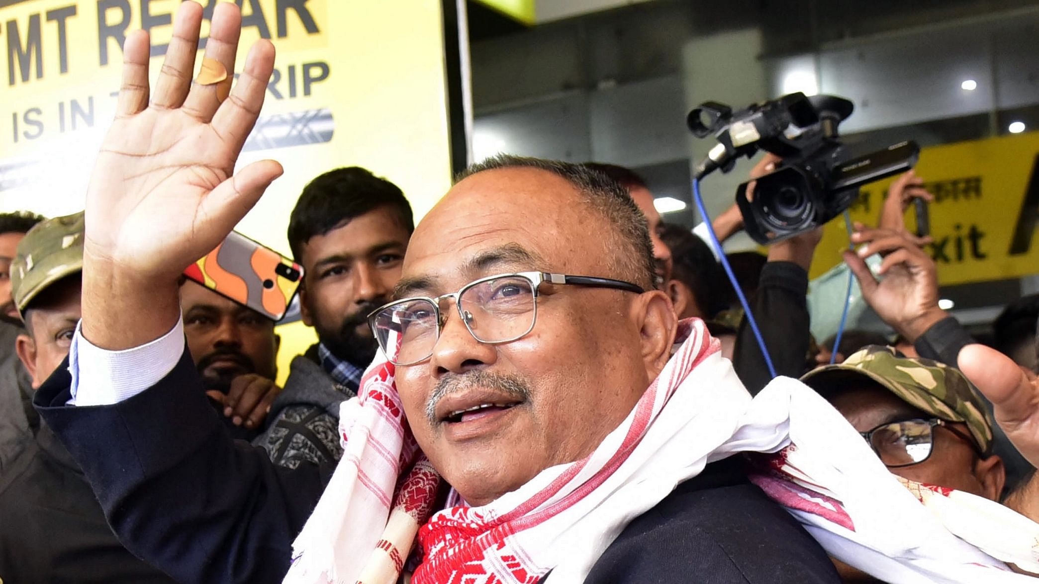<div class="paragraphs"><p>ULFA chairman Arabinda Rajkhowa arrives at Lokpriya Gopinath Bordoloi International Airport after the signing of a peace accord between ULFA and the central and Assam governments in Delhi, in Guwahati, Sunday, Dec. 31, 2023. </p></div>