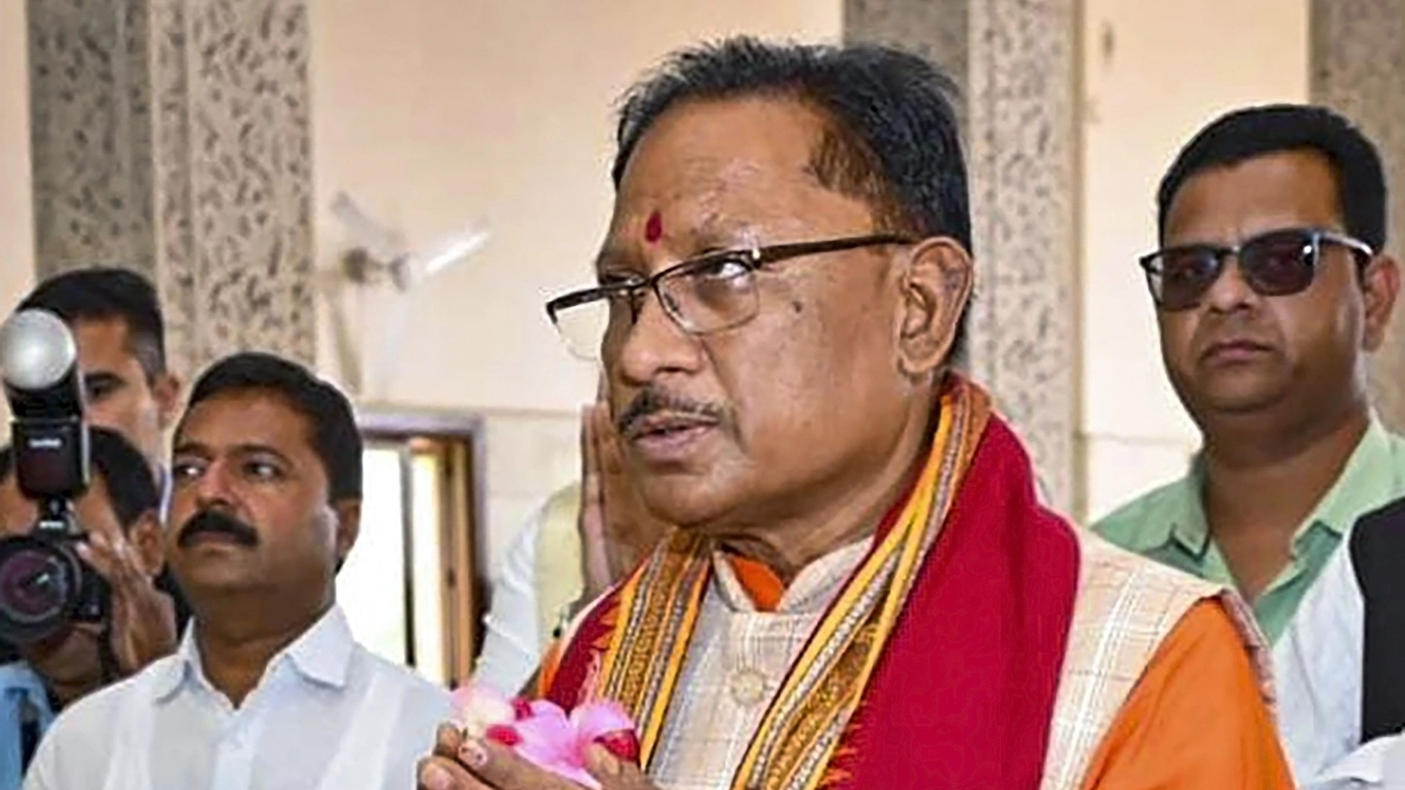 <div class="paragraphs"><p> Chhattisgarh CM-designate Vishnu Deo Sai offers prayers at a temple, in Raipur, Monday, Dec. 11, 2023. </p></div>