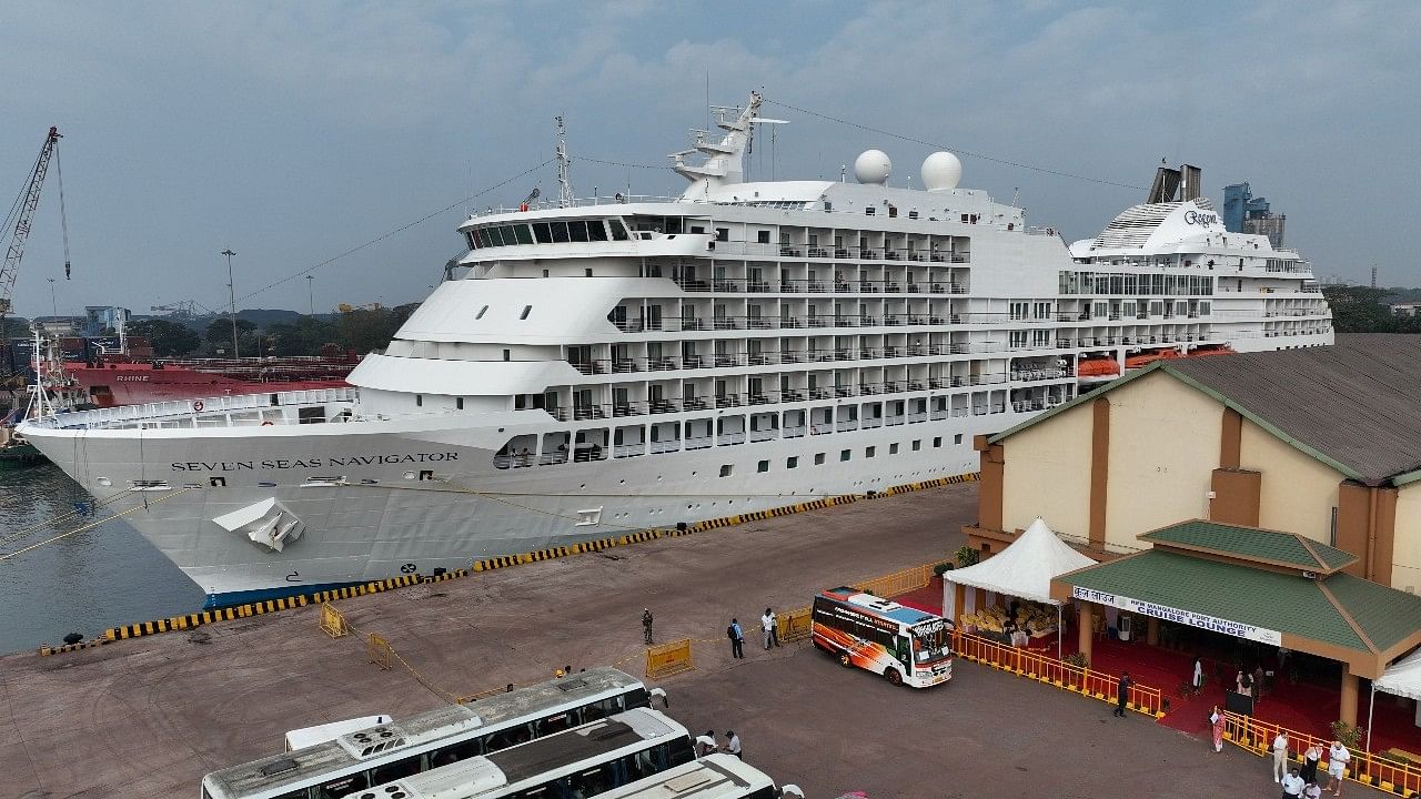 <div class="paragraphs"><p>"Seven Seas Navigator" cruise called at New Mangalore Port on Friday. <br></p></div>