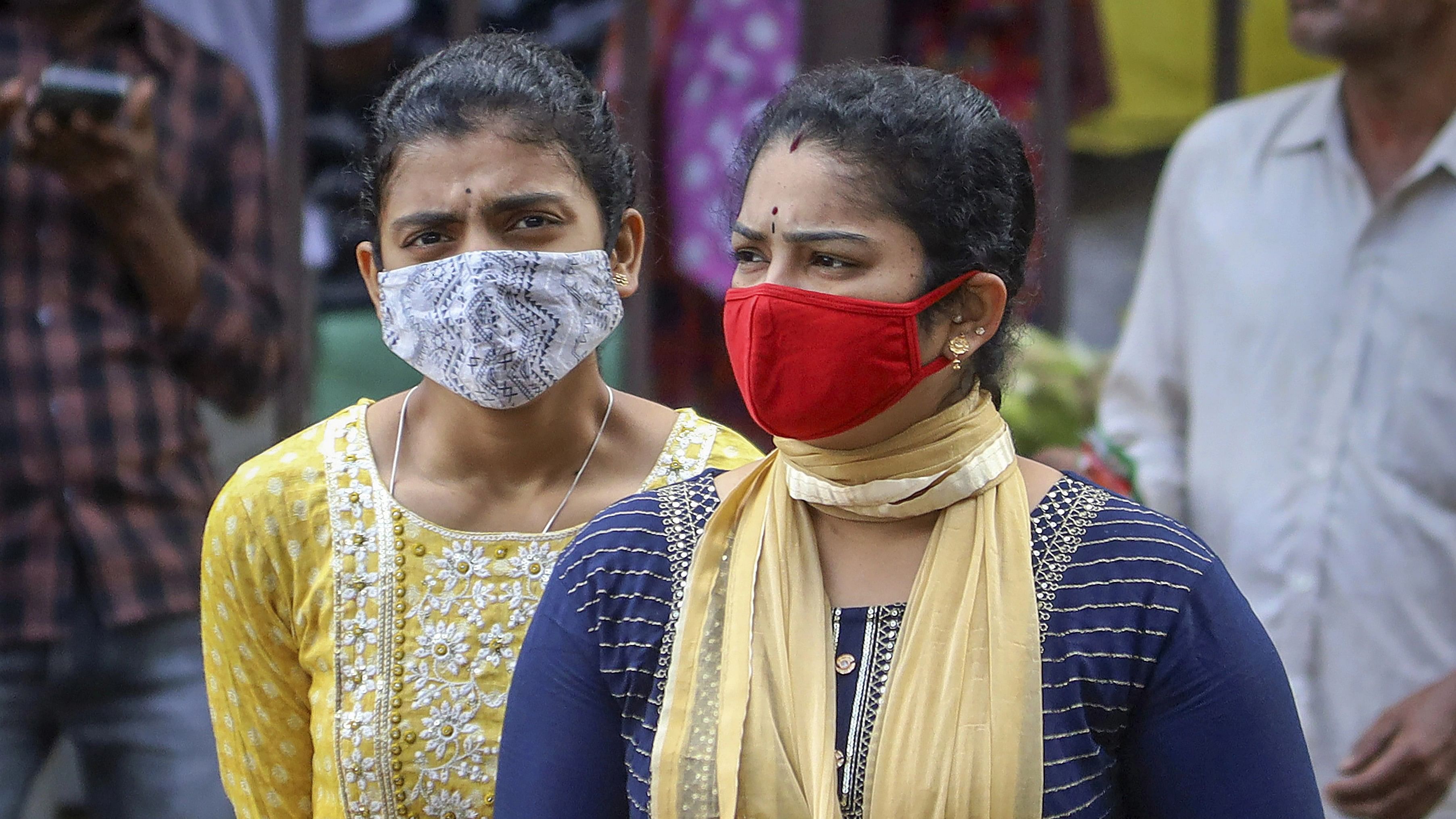 <div class="paragraphs"><p>Representative image showing people wearing masks</p></div>