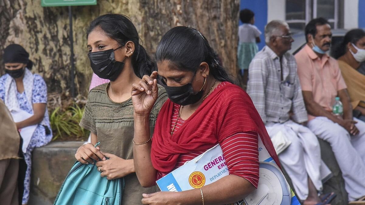 <div class="paragraphs"><p>Visitors wear masks at the Ernakulam Government Hospital after rise in number of COVID cases, in Kochi, Monday, Dec. 18, 2023.</p></div>