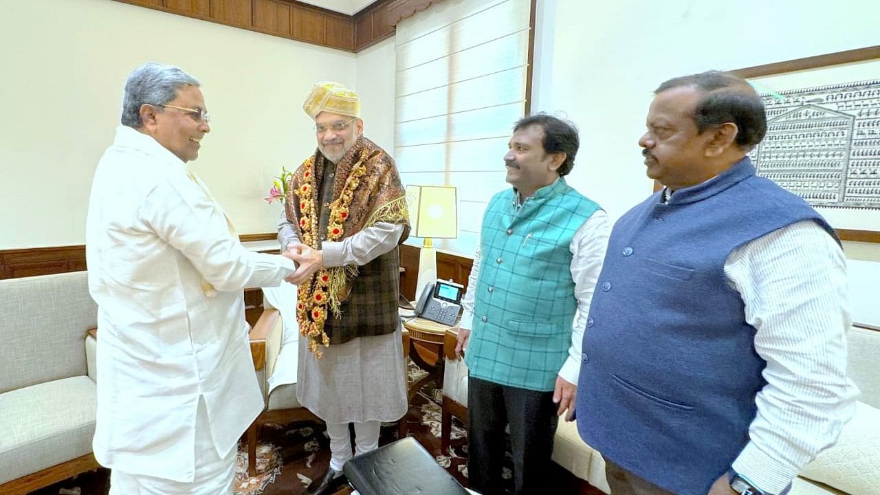 <div class="paragraphs"><p>Karnataka CM Siddaramaiah meeting Amit Shah, December 20, 2023.</p></div>