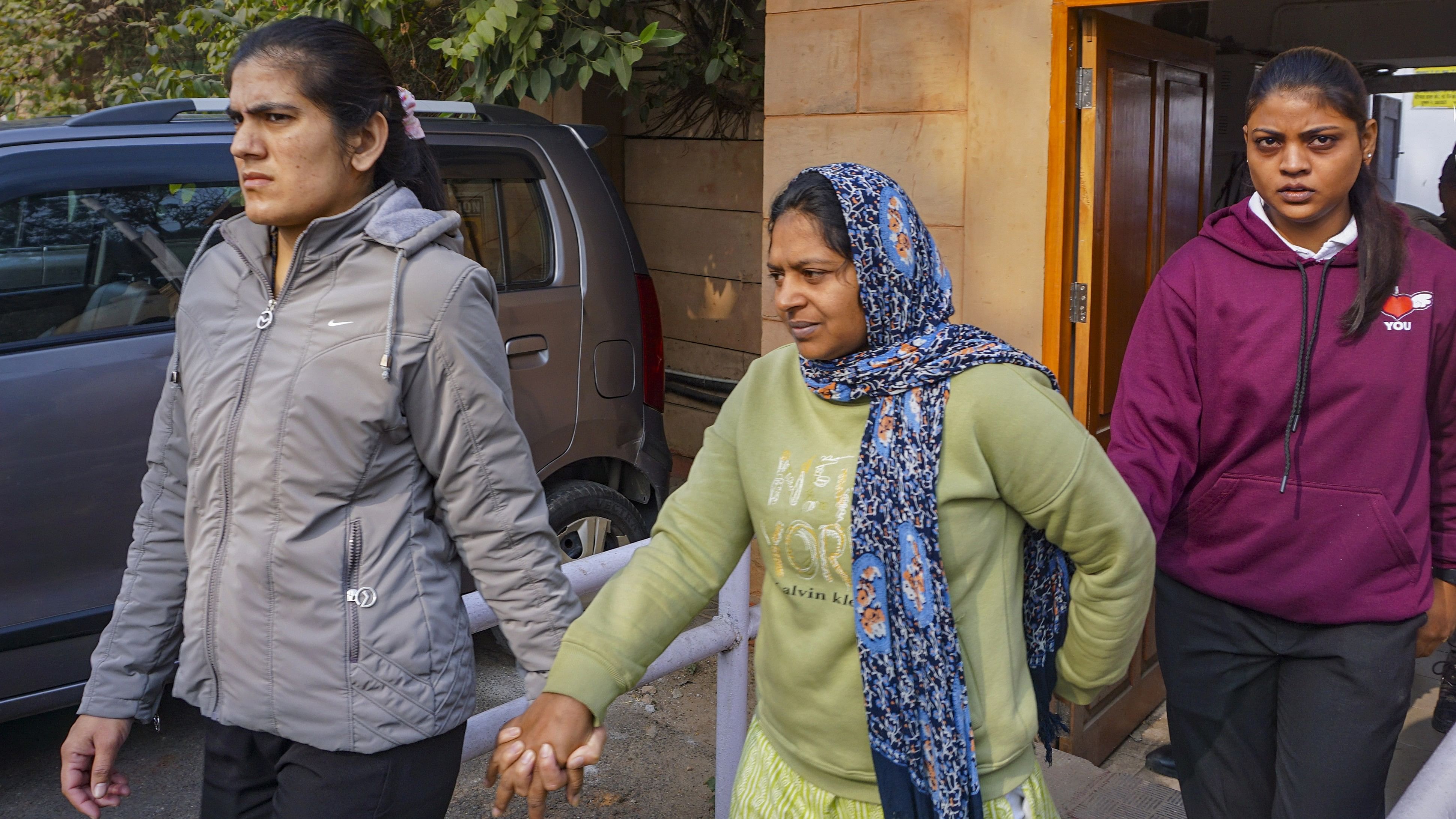 <div class="paragraphs"><p>File photo of Neelam Azad, the accused in the Parliament security breach case, being produced at the Patiala House court.</p></div>