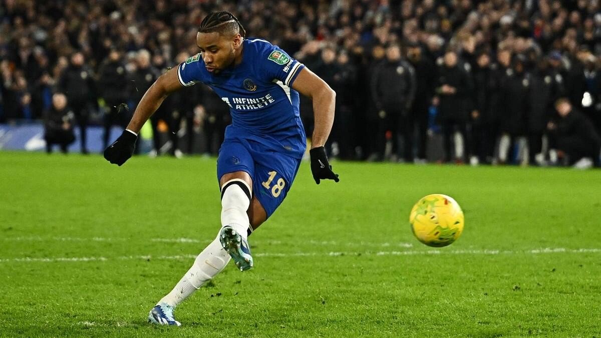 <div class="paragraphs"><p>Chelsea's Christopher Nkunku scores a penalty during a penalty shootout</p></div>